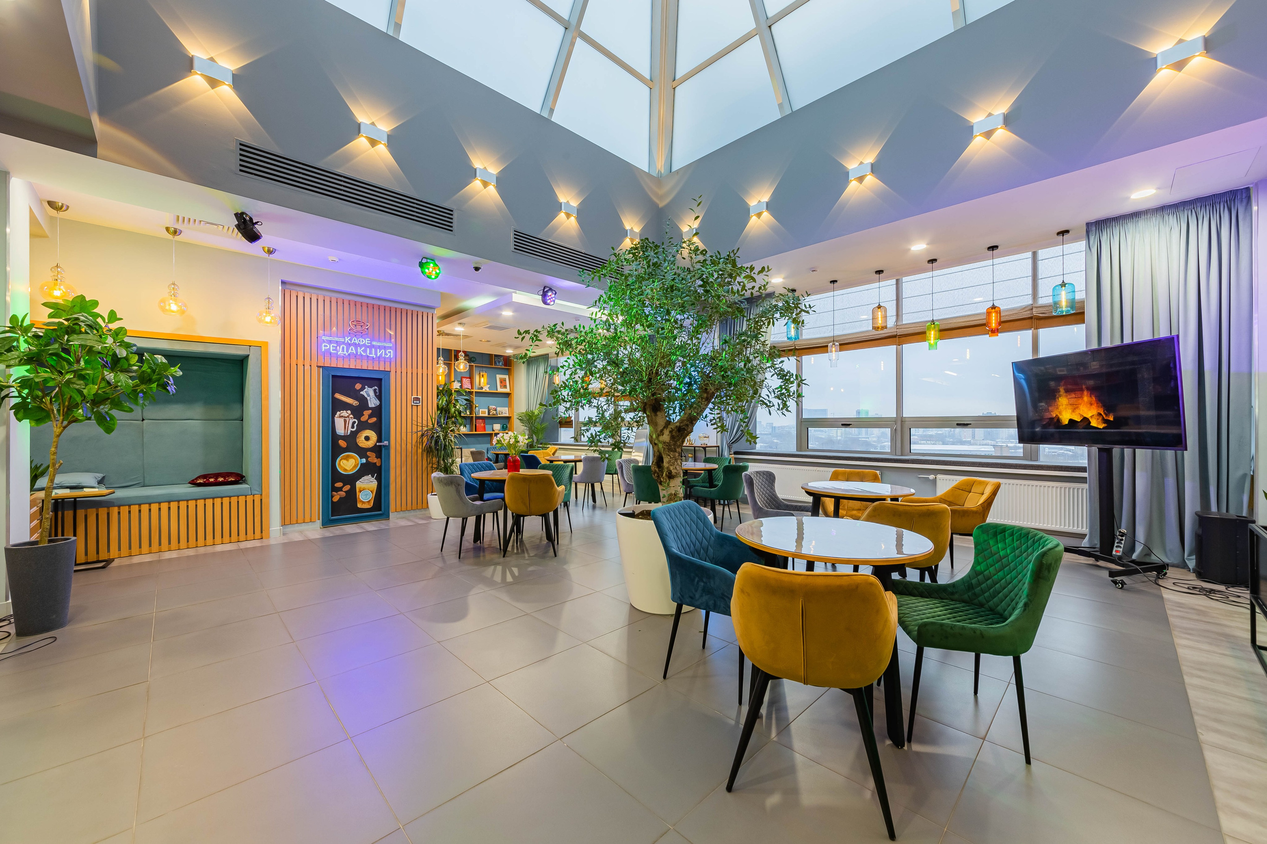 Сокол. Фотограф Лагутин Анатолий