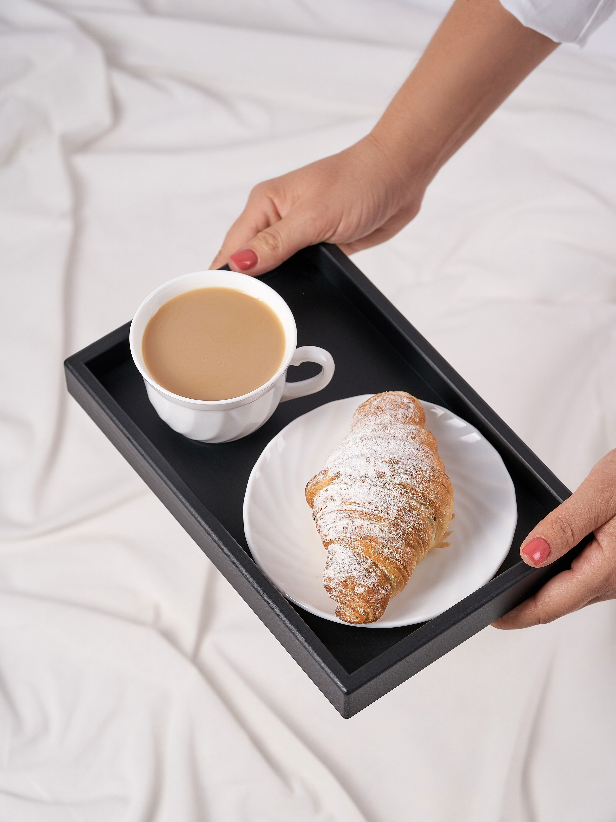 СЪЕМКА С РУКАМИ В КАДРЕ. Предметный фотограф в Бийске Анжелика Мордовина