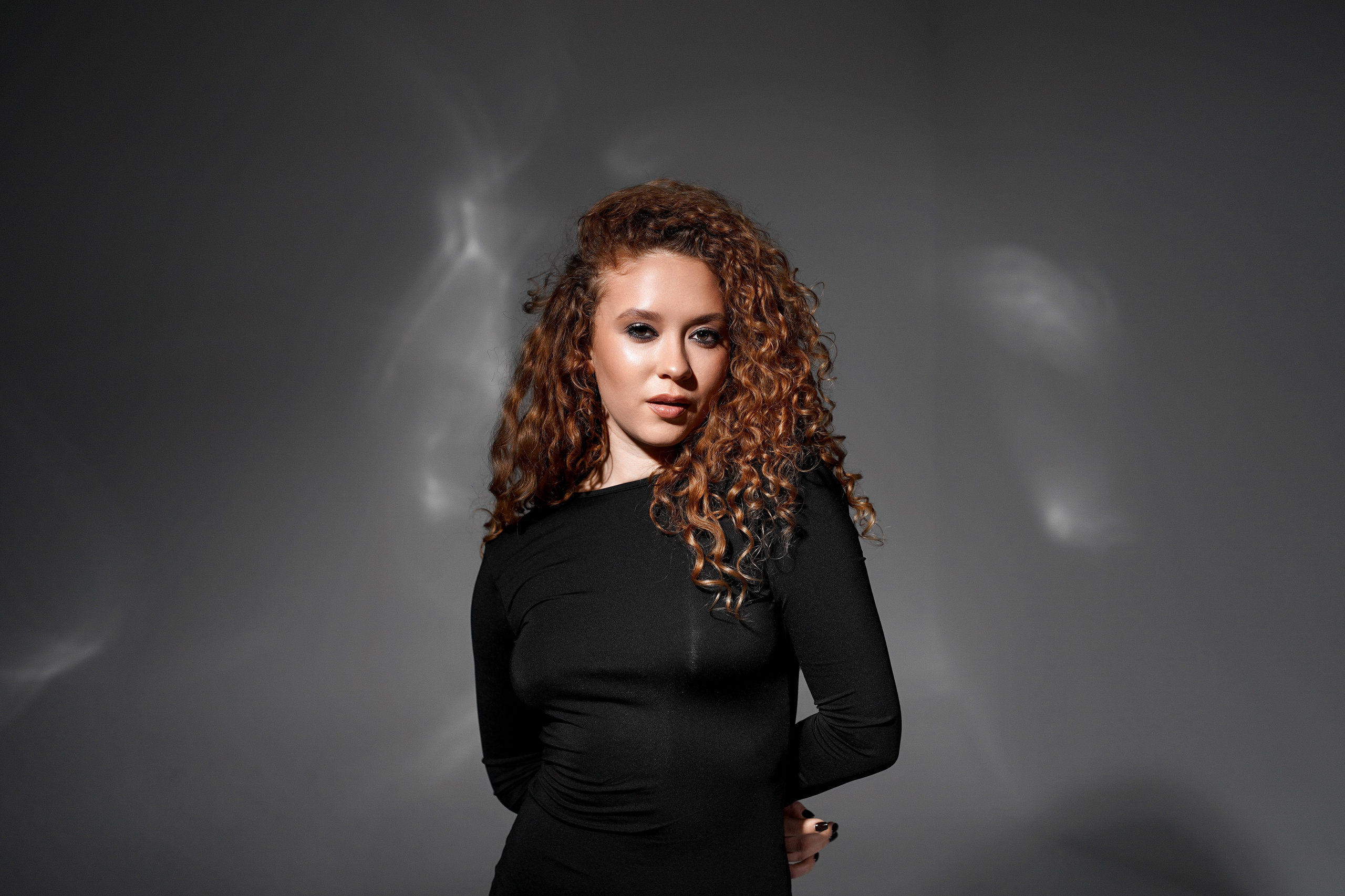 Фотосессия на циклораме с зеркалом. Свадебный фотограф в Ростове-на-Дону. Таинство Крещения и Венчания, семейные фотосессии. Алёна Чёботова