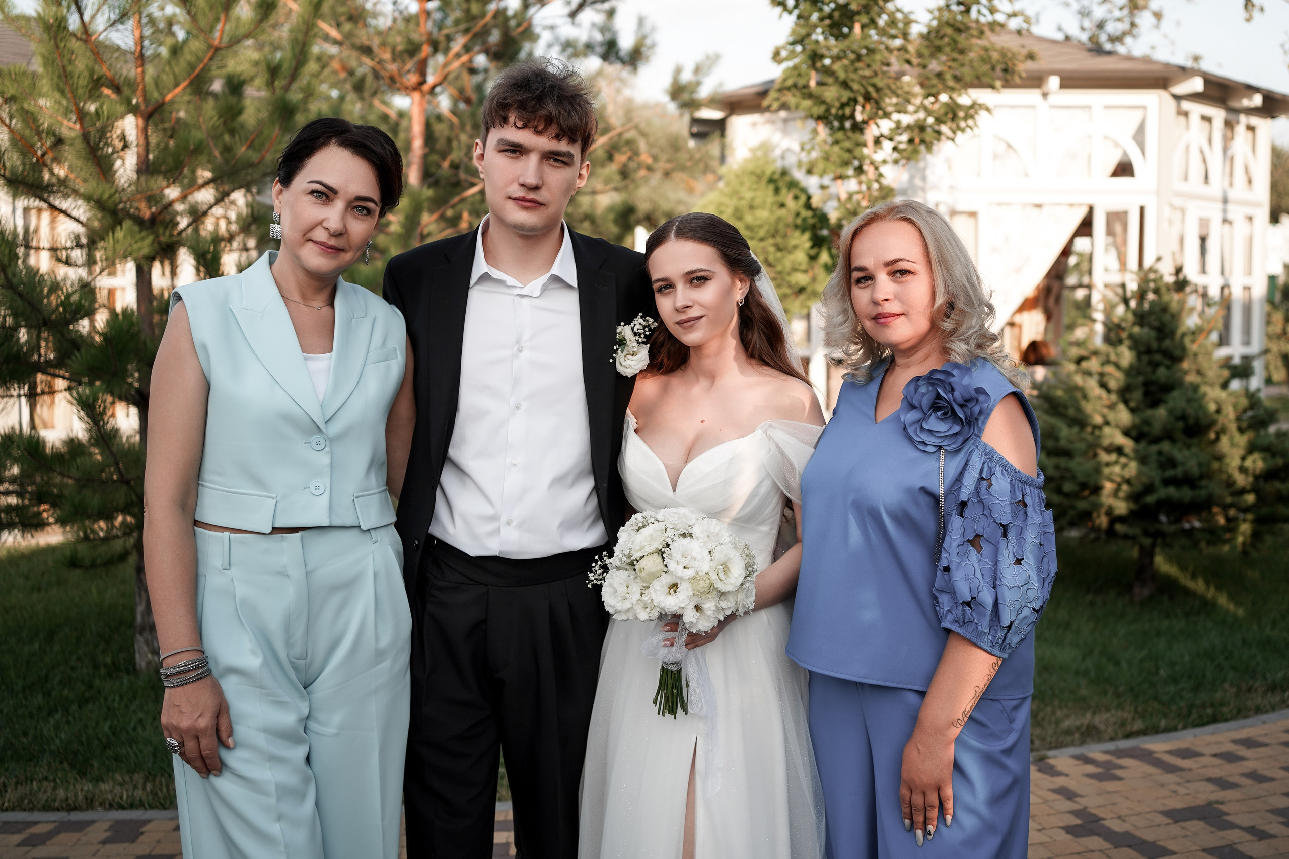 Свадебная фотосессия на территории ресторана «Донские Зори». Фотограф Алёна Чёботова. Свадебный фотограф в Ростове-на-Дону. Таинство Крещения и Венчания, семейные фотосессии. Алёна Чёботова