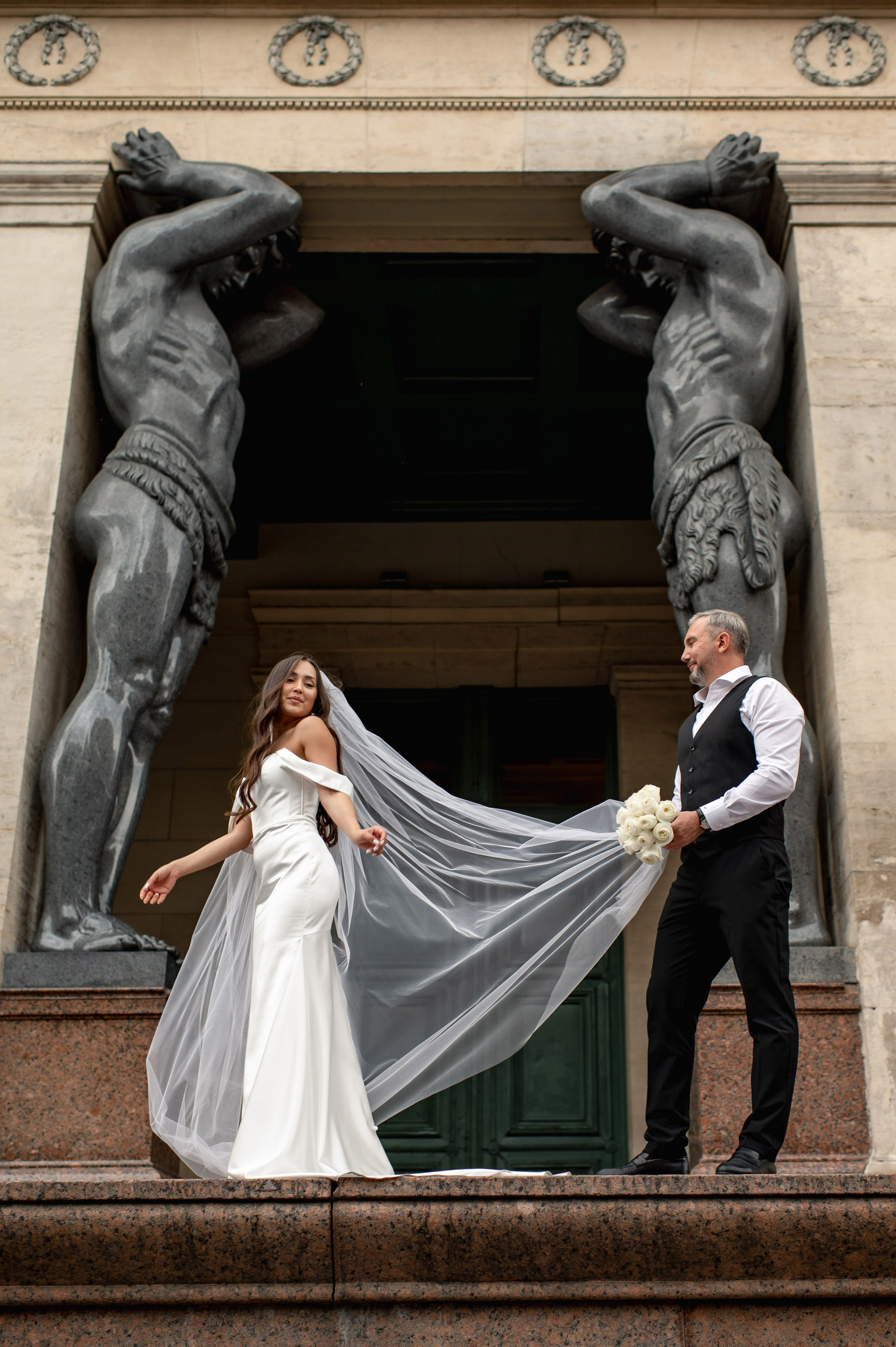 Классическая свадебная фотосессия Аины и Антона по самым красивым местам для свадебной прогулки в Санкт-Петербурге. Портретный, семейный и свадебный фотограф в Санкт-Петербурге и в Пушкине Ширяев Денис