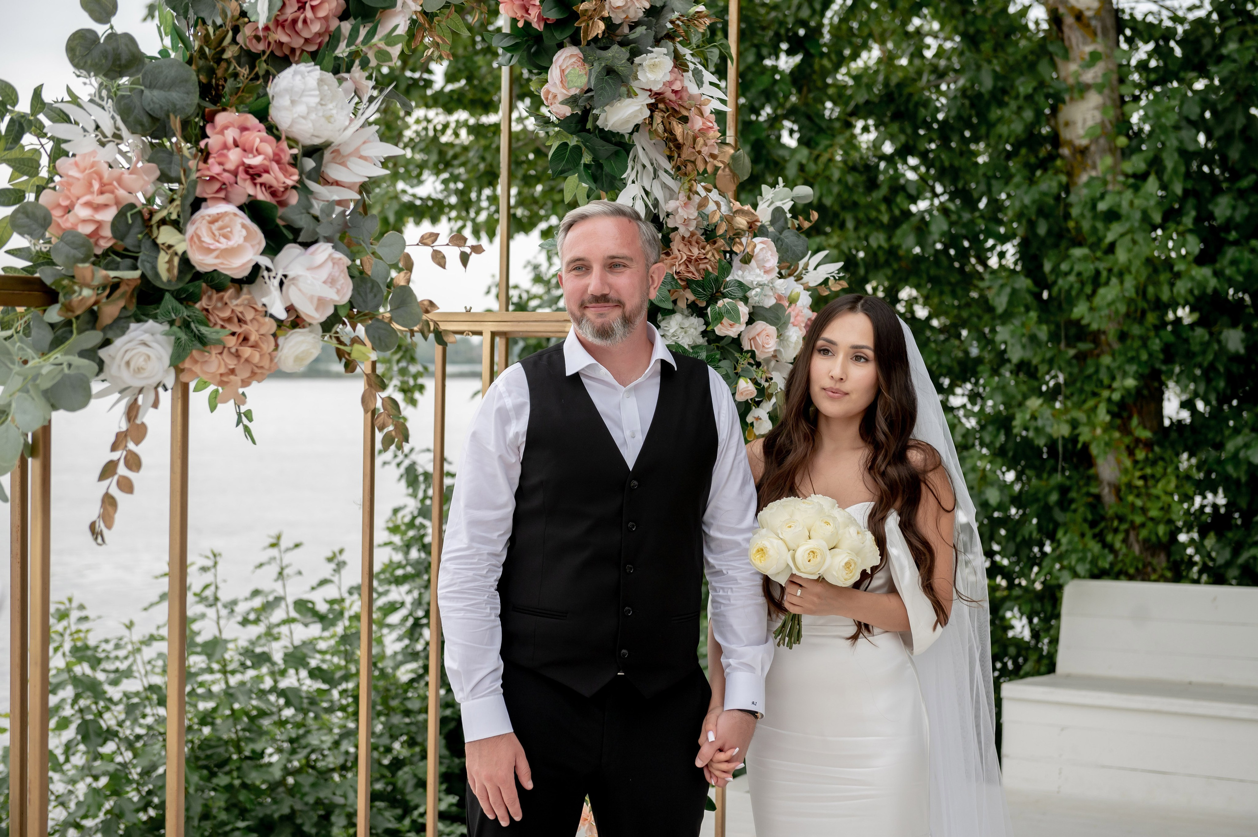 Классическая свадебная фотосессия Аины и Антона по самым красивым местам для свадебной прогулки в Санкт-Петербурге. Портретный, семейный и свадебный фотограф в Санкт-Петербурге и в Пушкине Ширяев Денис