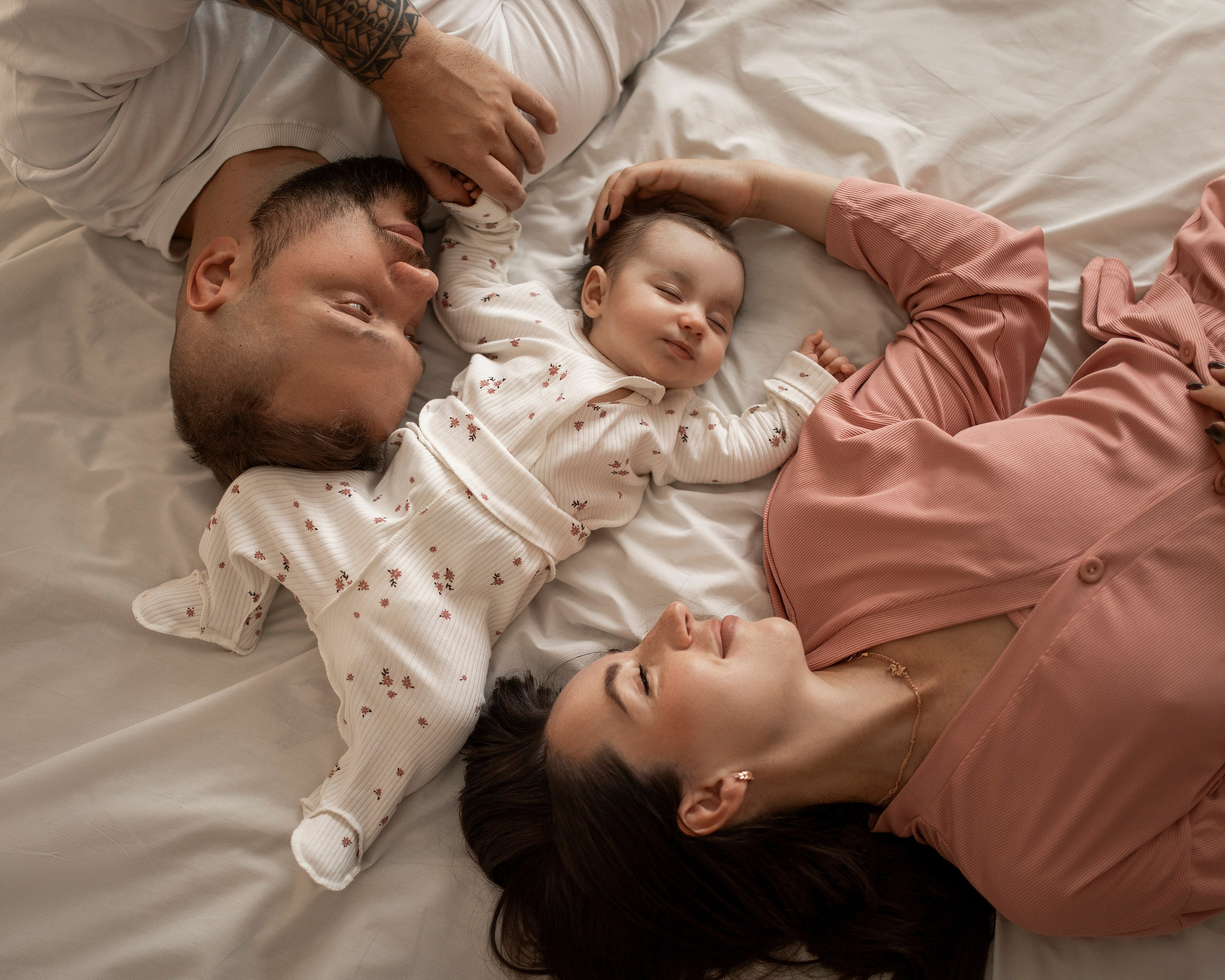 | ПЕРВЫЕ МГНОВЕНИЯ |