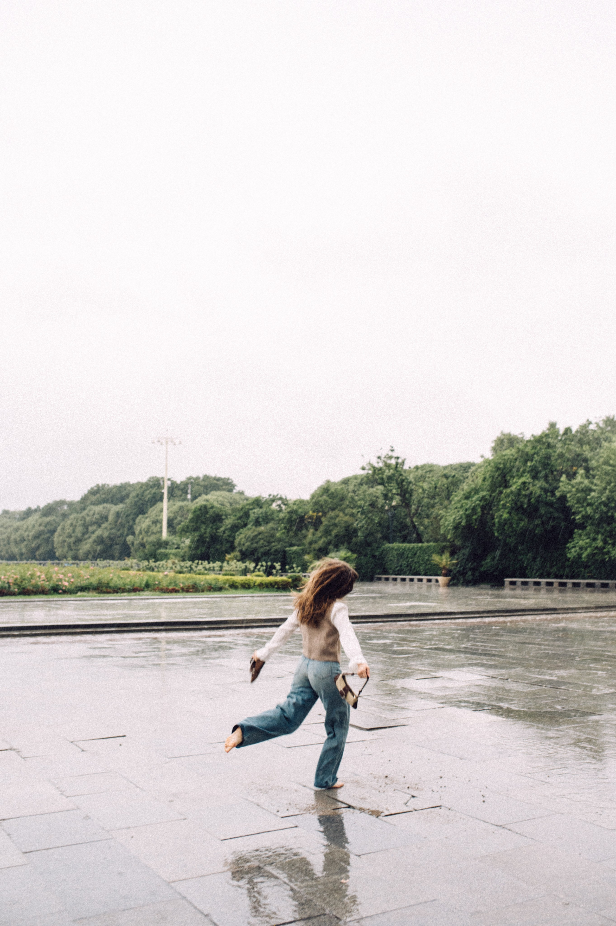 Под дождём🎥🤍. Лайфстайл фотограф в Москве Серебрянская Фаина