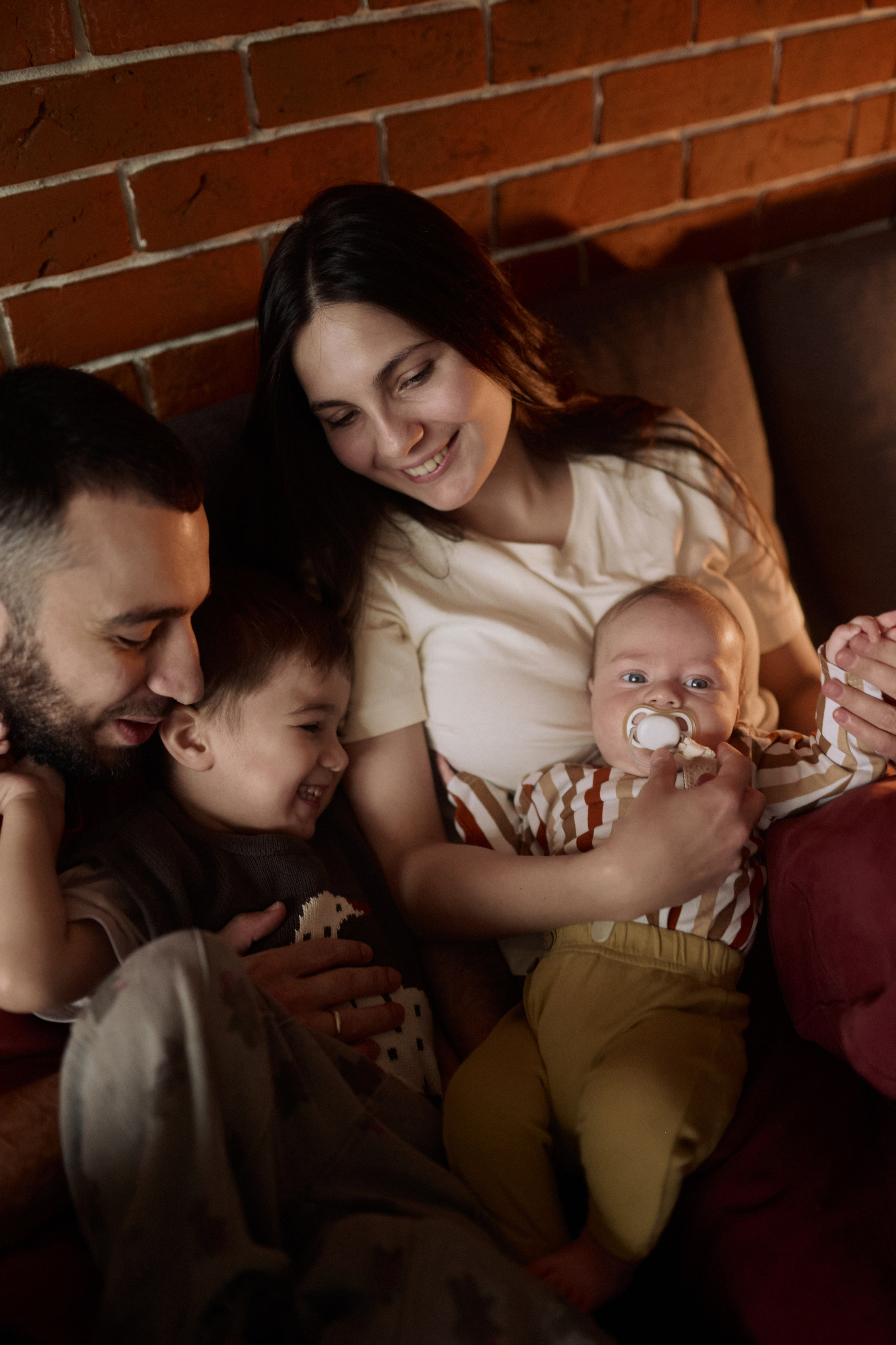 Эмир, Диана, Леон и Амин дома. Семейный и свадебный lifestyle-фотограф в Москве Мария Петрова
