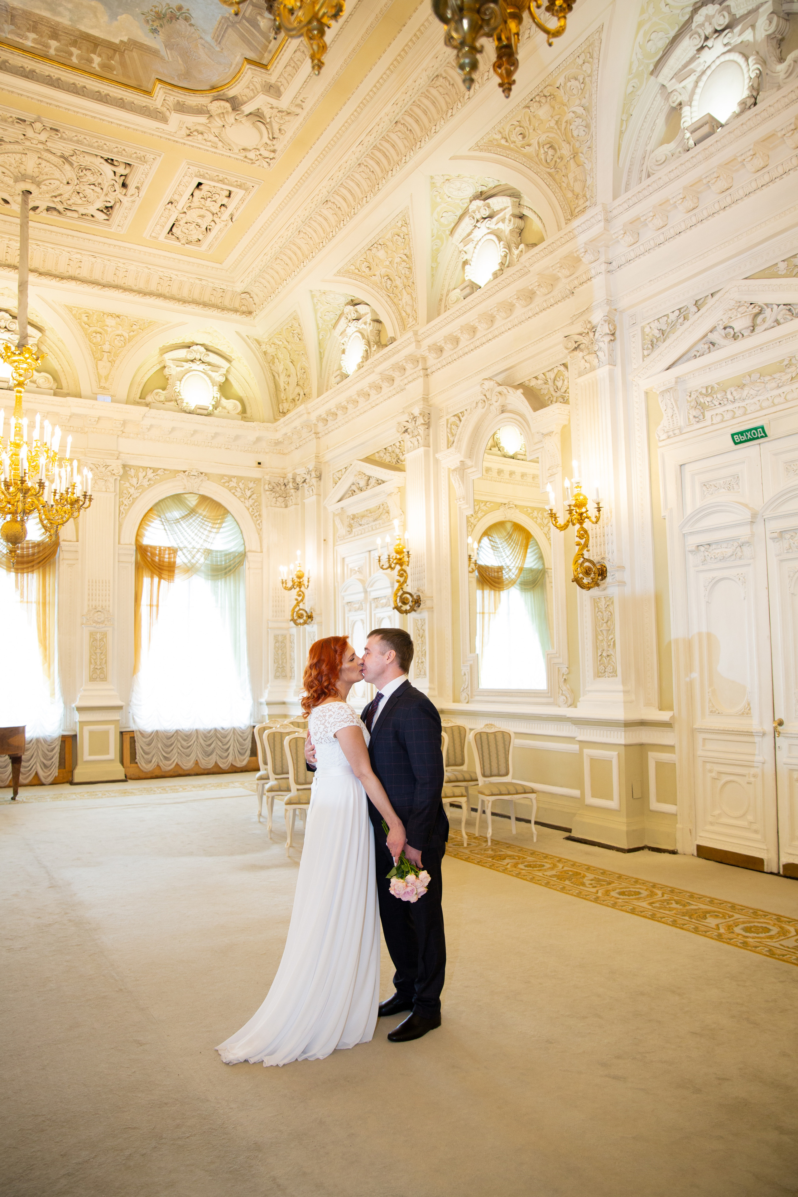 Свадебная съёмка на Английской набережной. Семейный и свадебный фотограф в Санкт-Петербурге Татьяна Швыкова