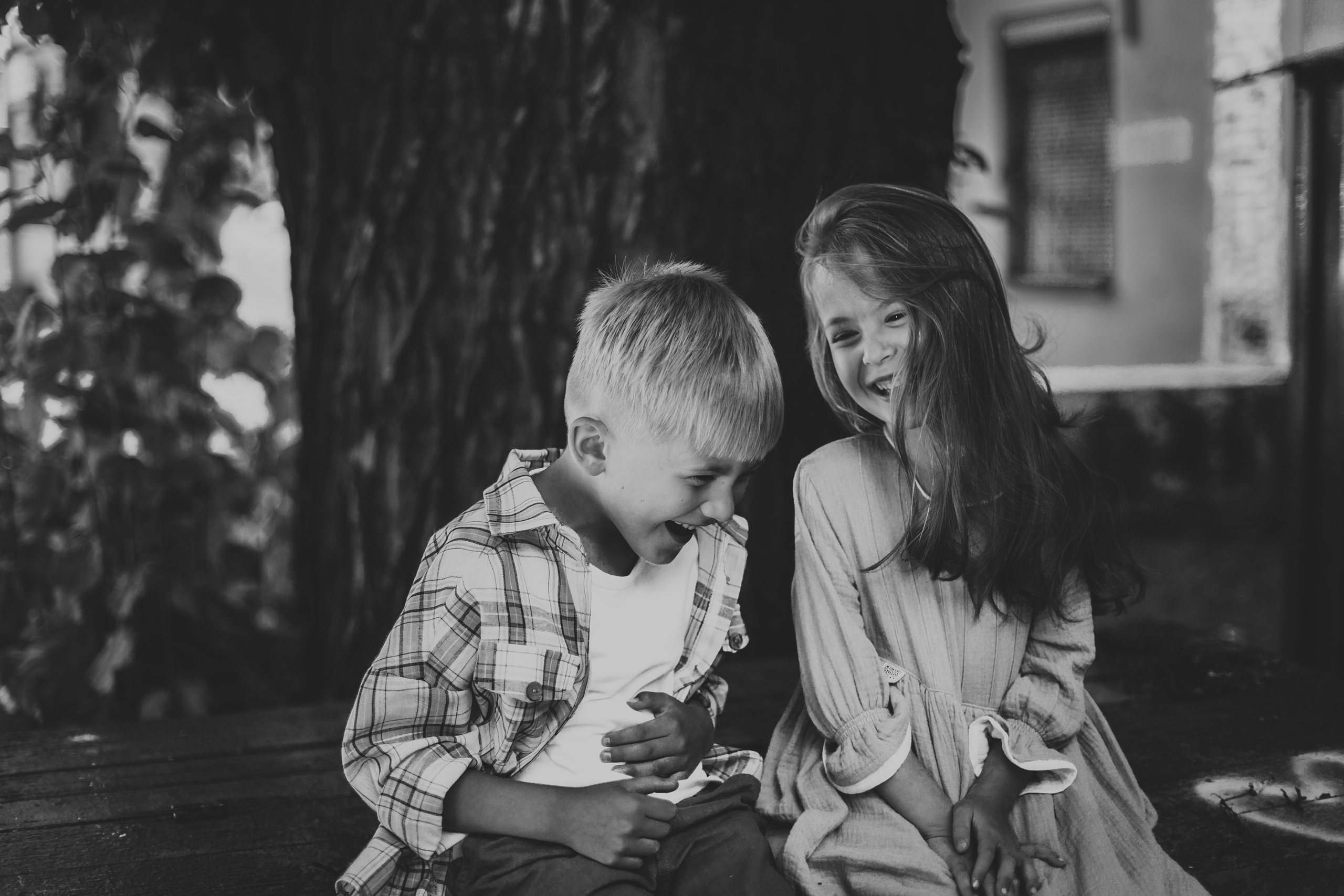 Фотосессия маленьких друзей: мальчика и девочки. Детский, свадебный и семейный фотограф Юлия Курбатова, Санкт-Петербург