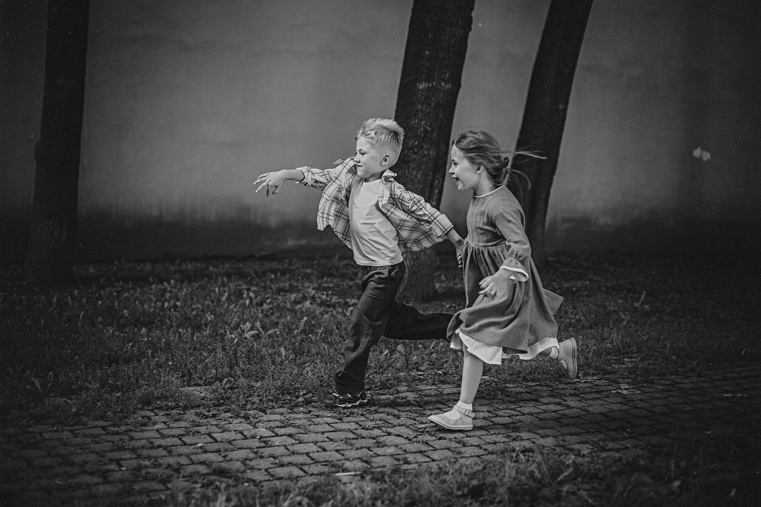 Фотосессия маленьких друзей: мальчика и девочки. Детский, свадебный и семейный фотограф Юлия Курбатова, Санкт-Петербург