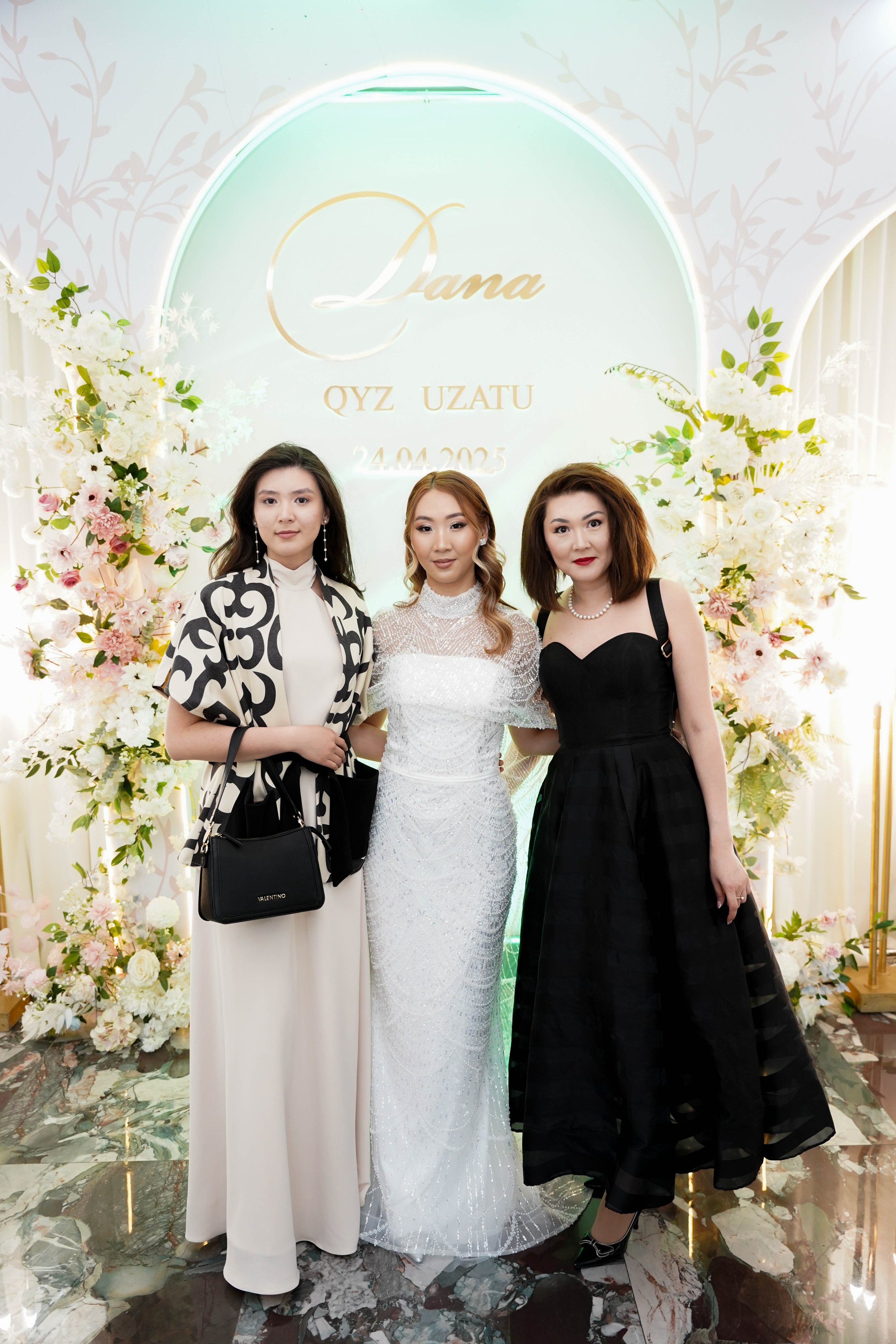 Dana uzatu. Фотограф Ернар Ержанов