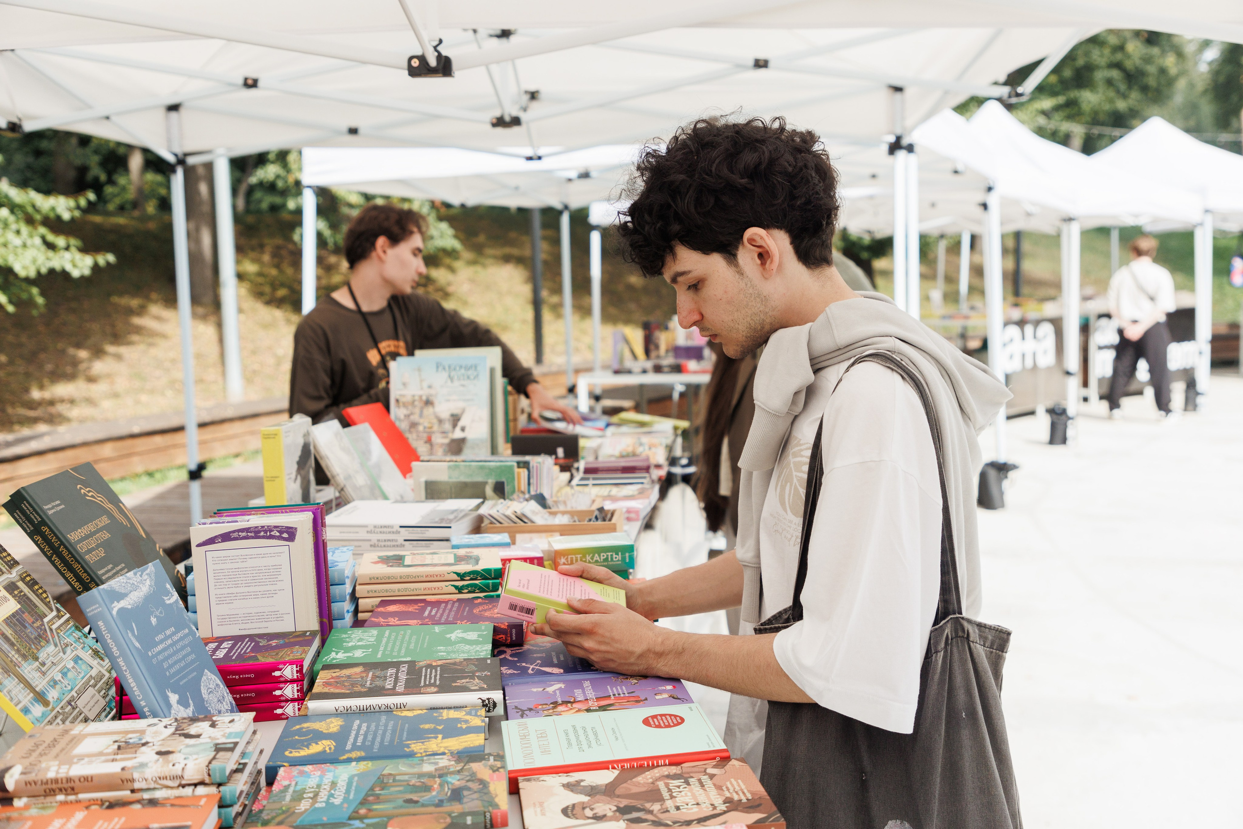 Книжный фестиваль «Смены» в Выксе 2025. Фотограф городских и семейных событий Артем Карпухин