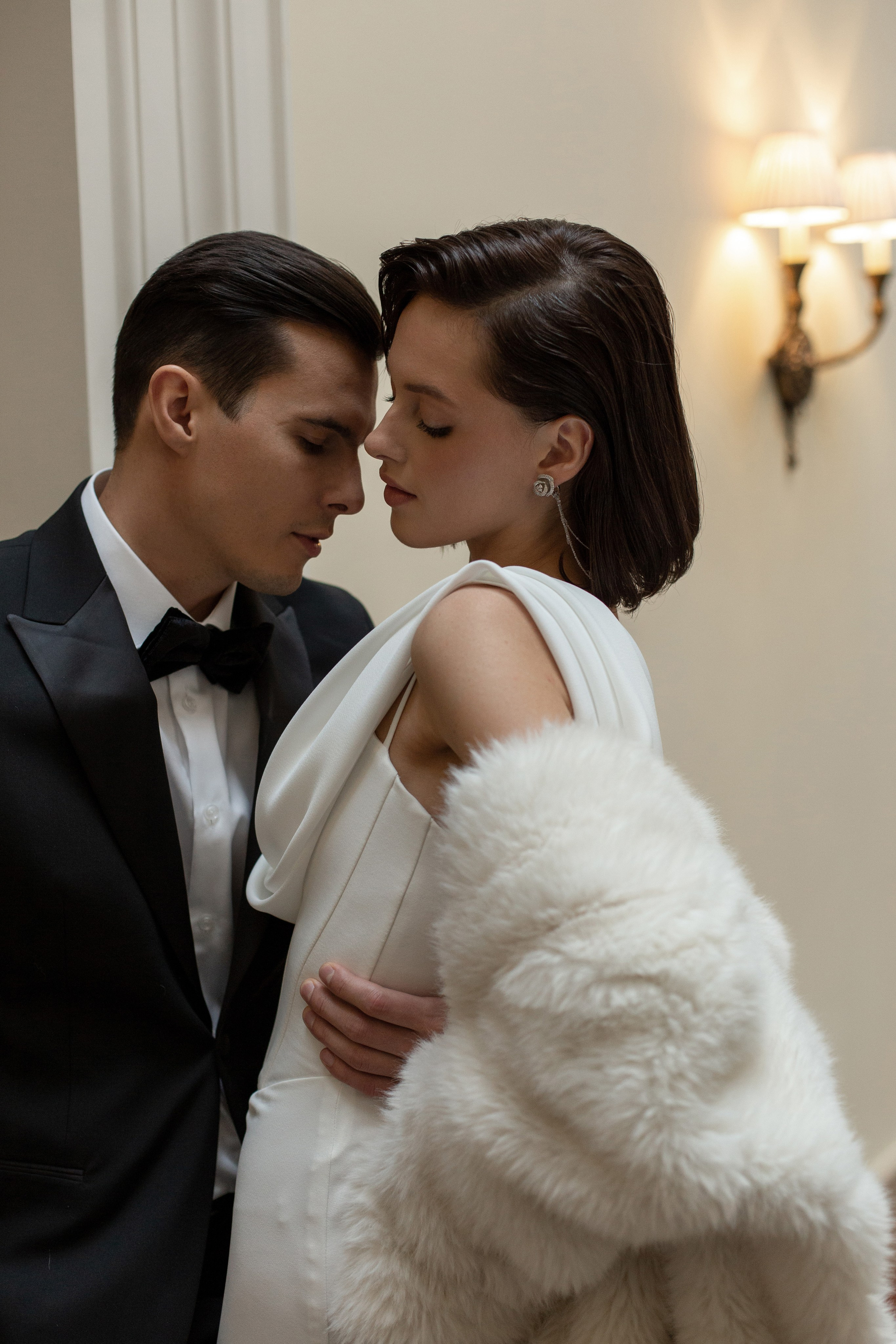 свадебная фотосессия невесты и жениха в отеле four seasons в Санкт-Петербурге 