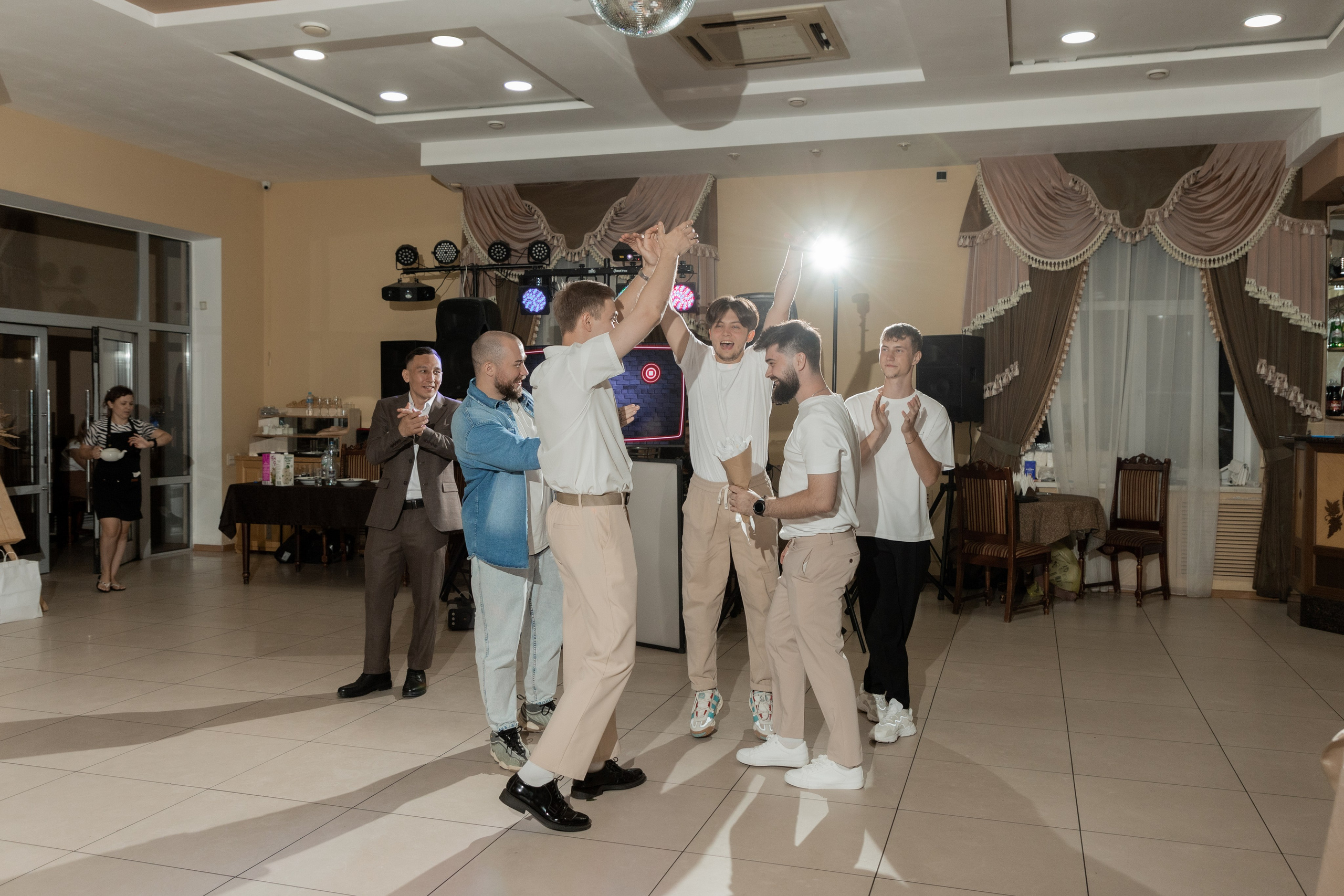 Роман и Александра (банкет). Свадебный фотограф Ангелина Сунгатулина | Саратов | Балаково | Вольск