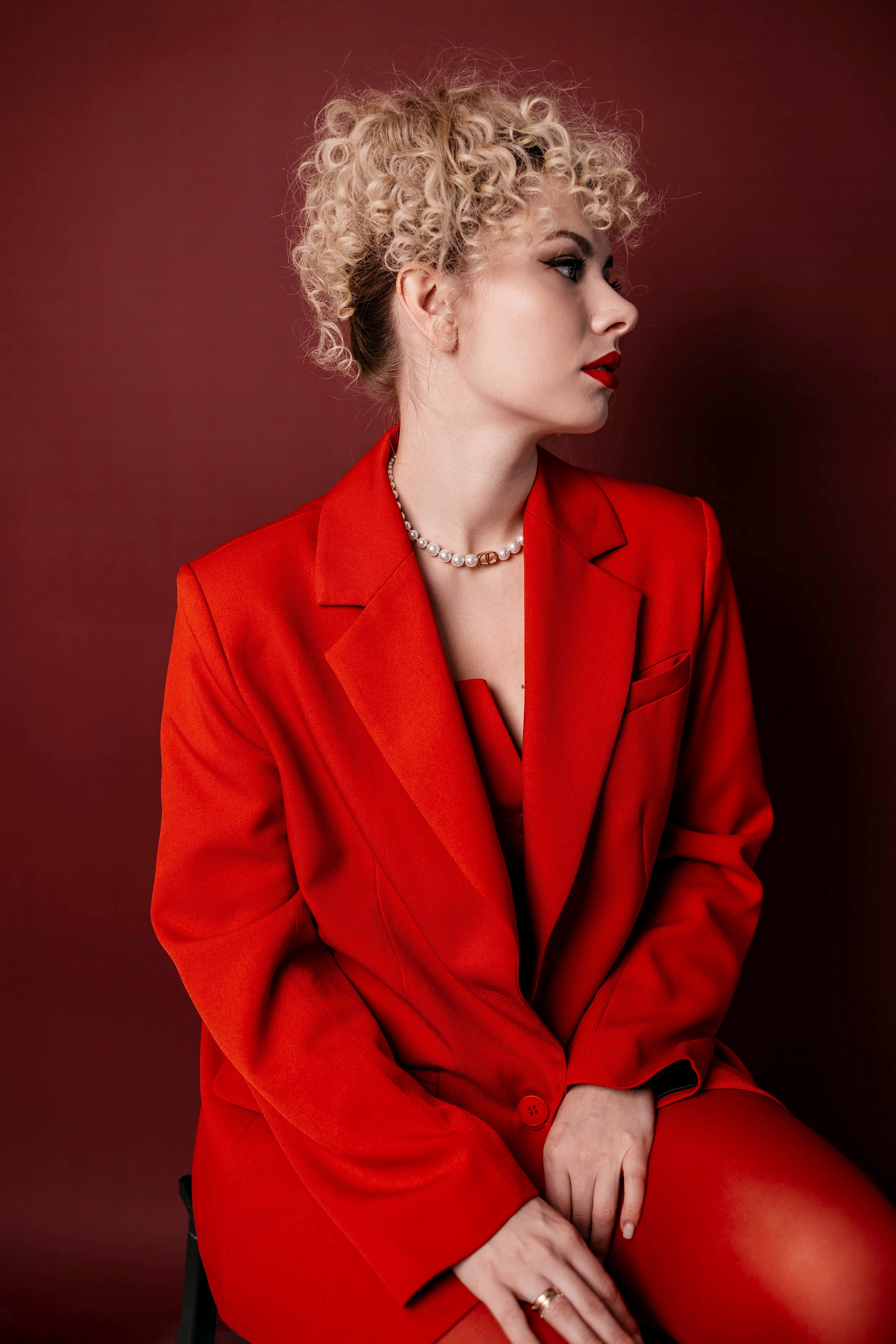 Ира в красном. Фотостудия Cute_photostudio в Твери. Фотограф в Твери Лагодная Яна