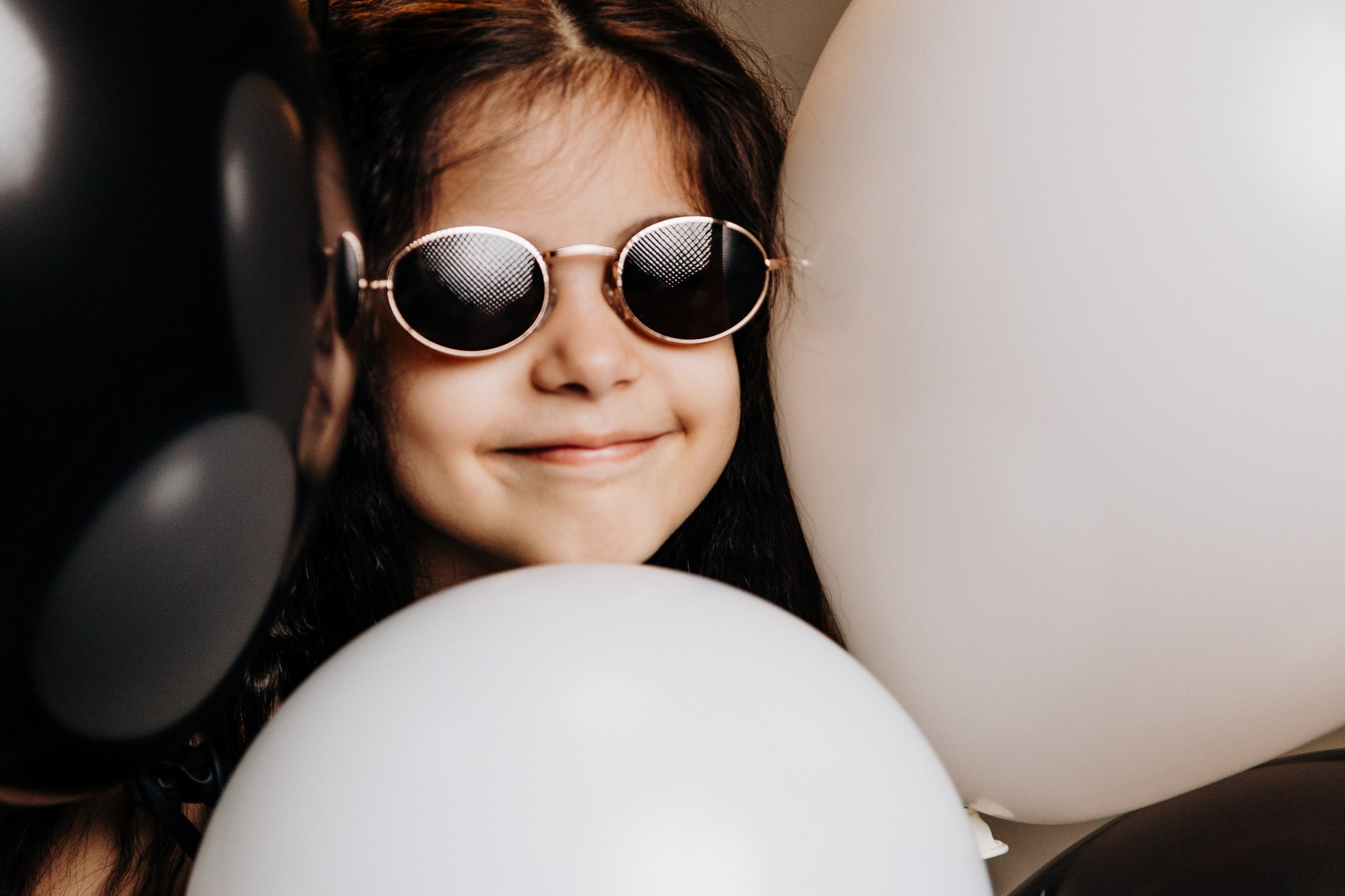 Фотосессия на день рождения в темных тонах: индивидуальность в сдержанной эстетике. Семейный и свадебный фотограф Ростове-на-Дону