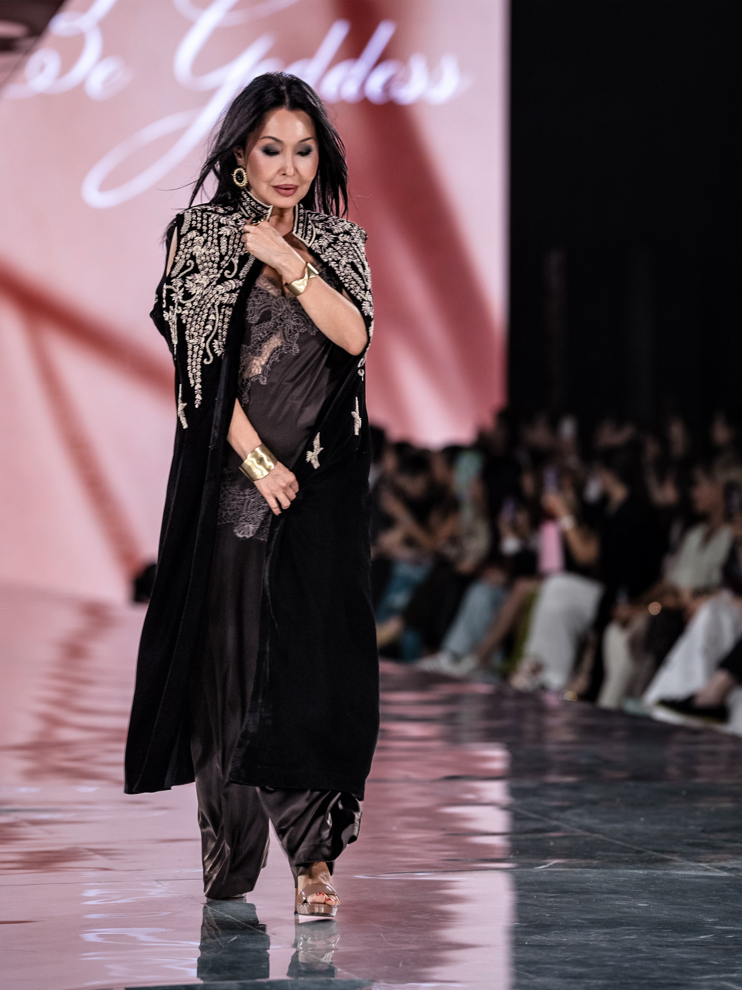 Kazakhstan Fashion Week Zardozi. Сайт Алматинского НЮ АРТ, будуар и фэшн фотографа Дениса Карпенко