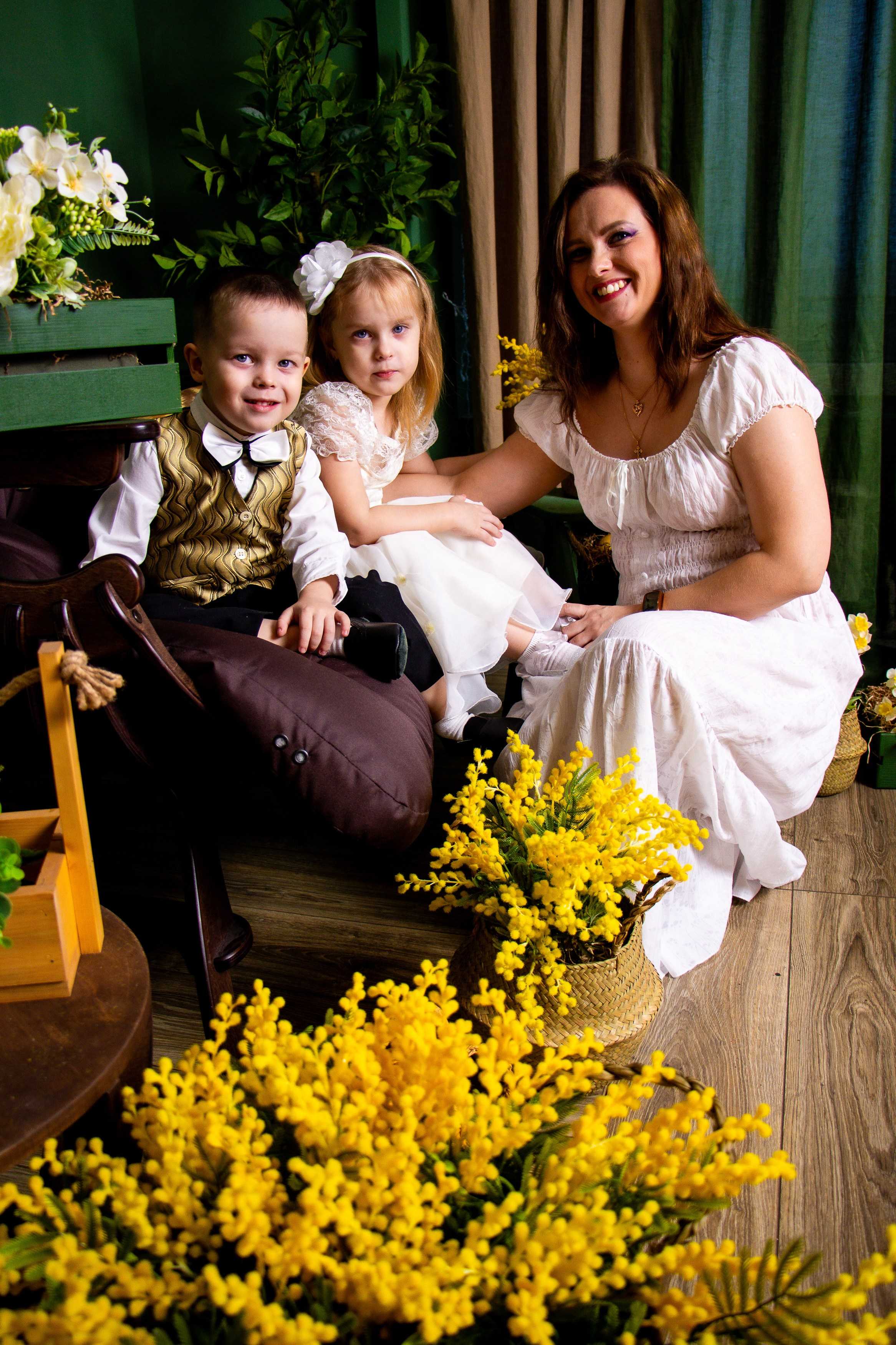 Семейная съемка с мимозой. Фотограф Татьяна Матрос