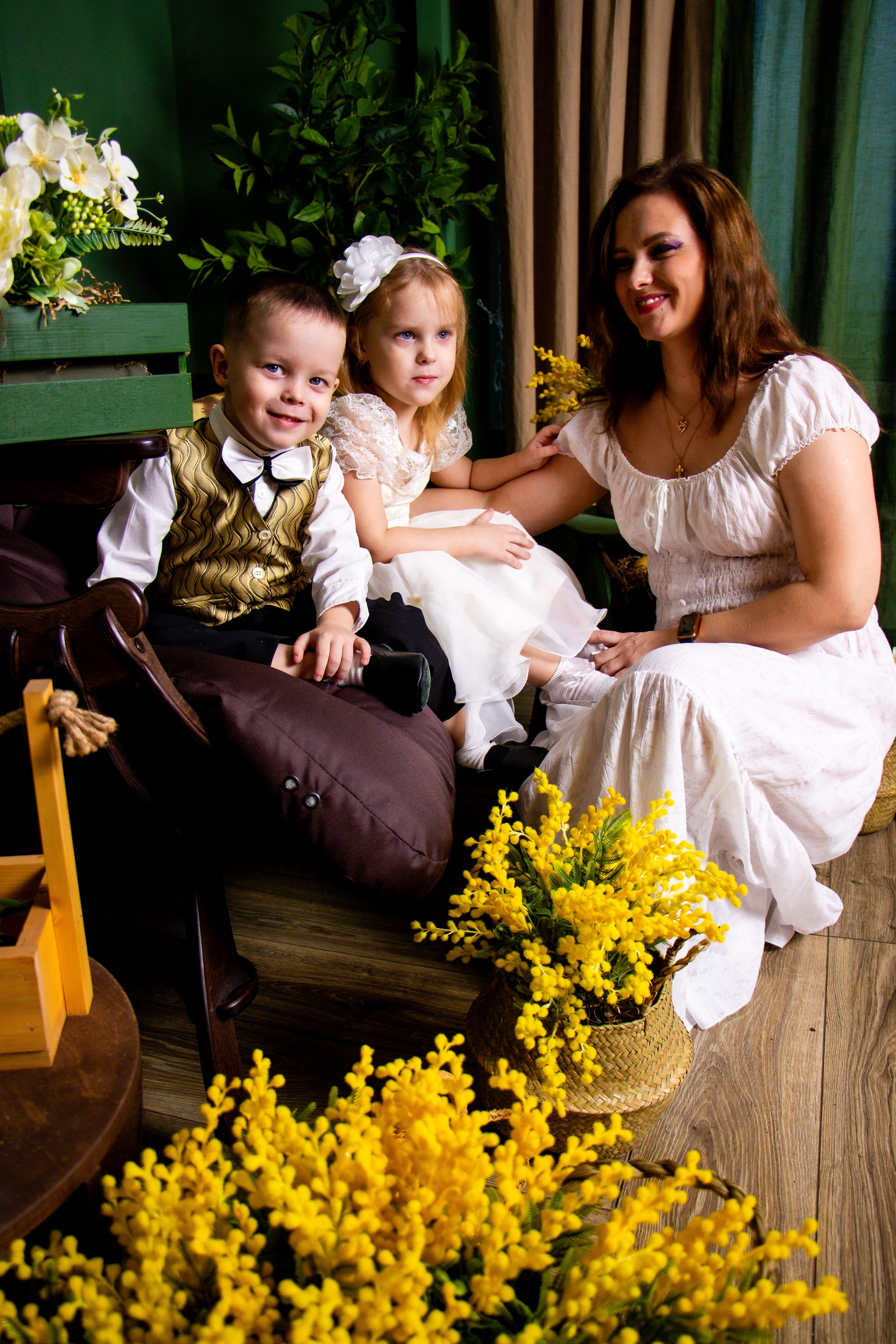 Семейная съемка с мимозой. Фотограф Татьяна Матрос