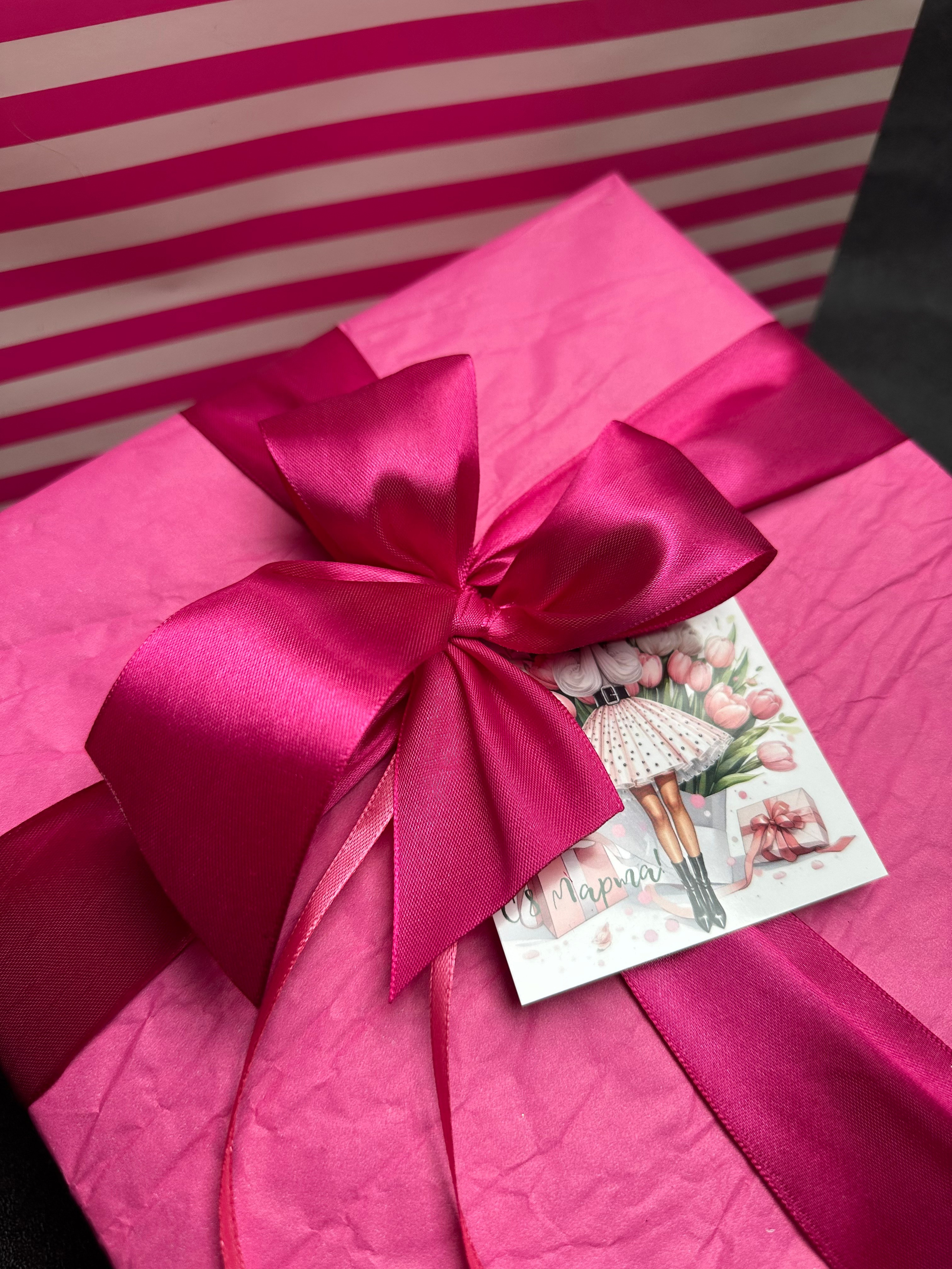 Оформление подарка «Фуксия». Студия подарочных наборов «Владия»