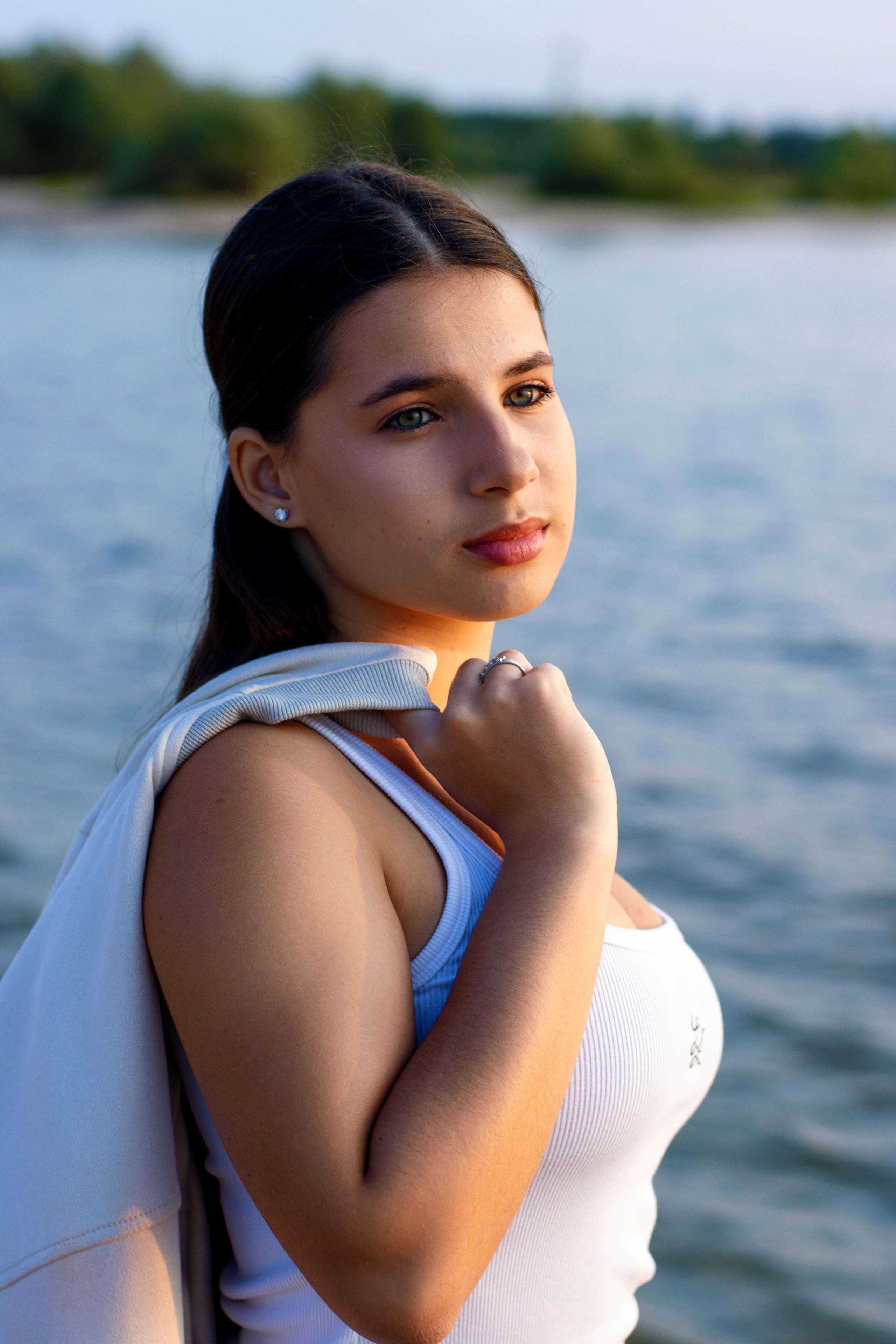 Эмилия у озера. Фотограф Татьяна Матрос