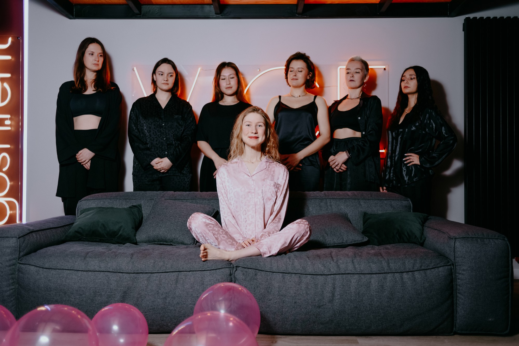 Фотограф на девичник в Тюмени — репортажная съемка праздника. Портретный фотограф Тюмень Дарья Мустафина