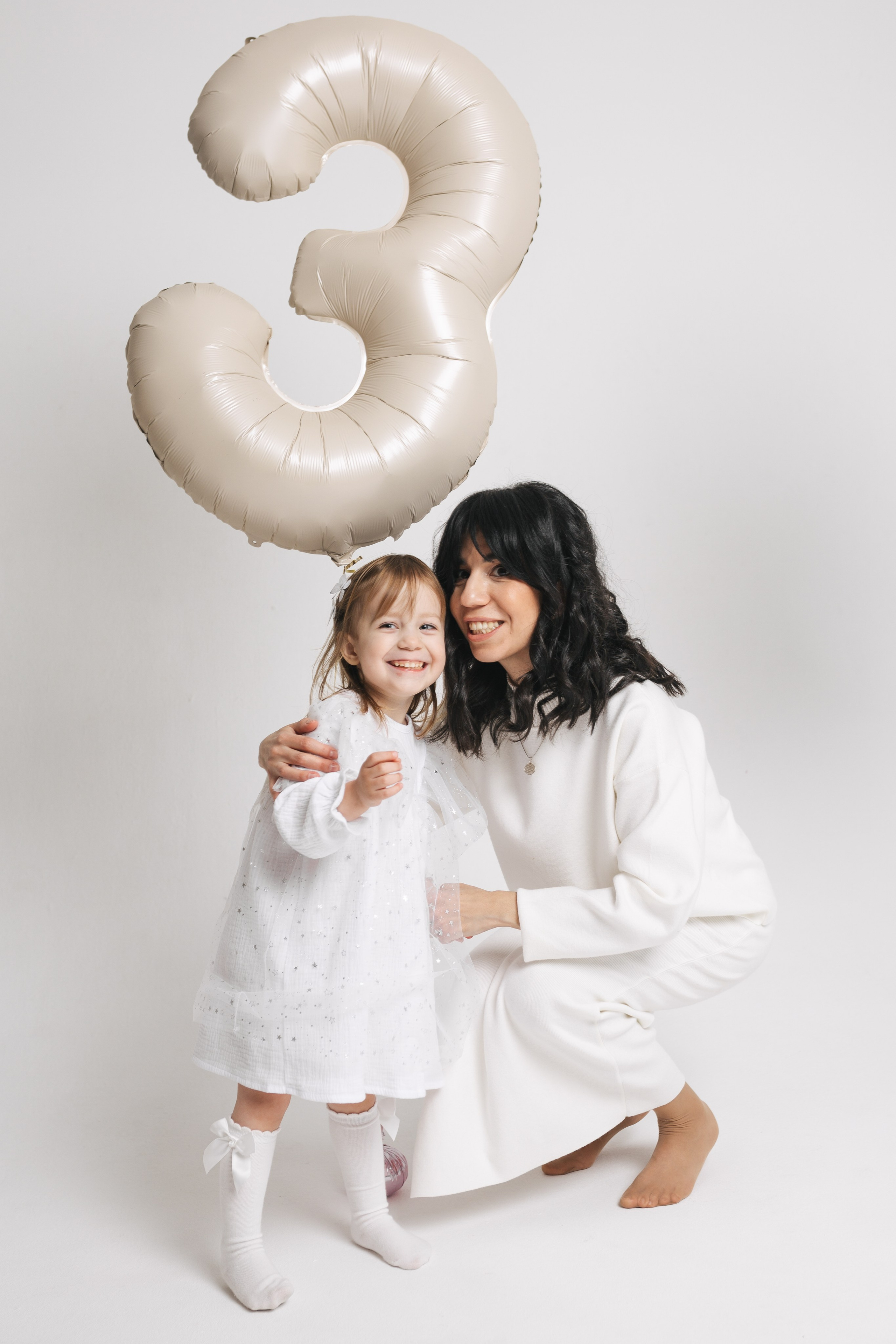 Маша, сколько тебе уже? Вот столько (3 года, показывая на пальцах)). Свадебный и женский фотограф в Санкт-Петербурге Муртеева Екатерина