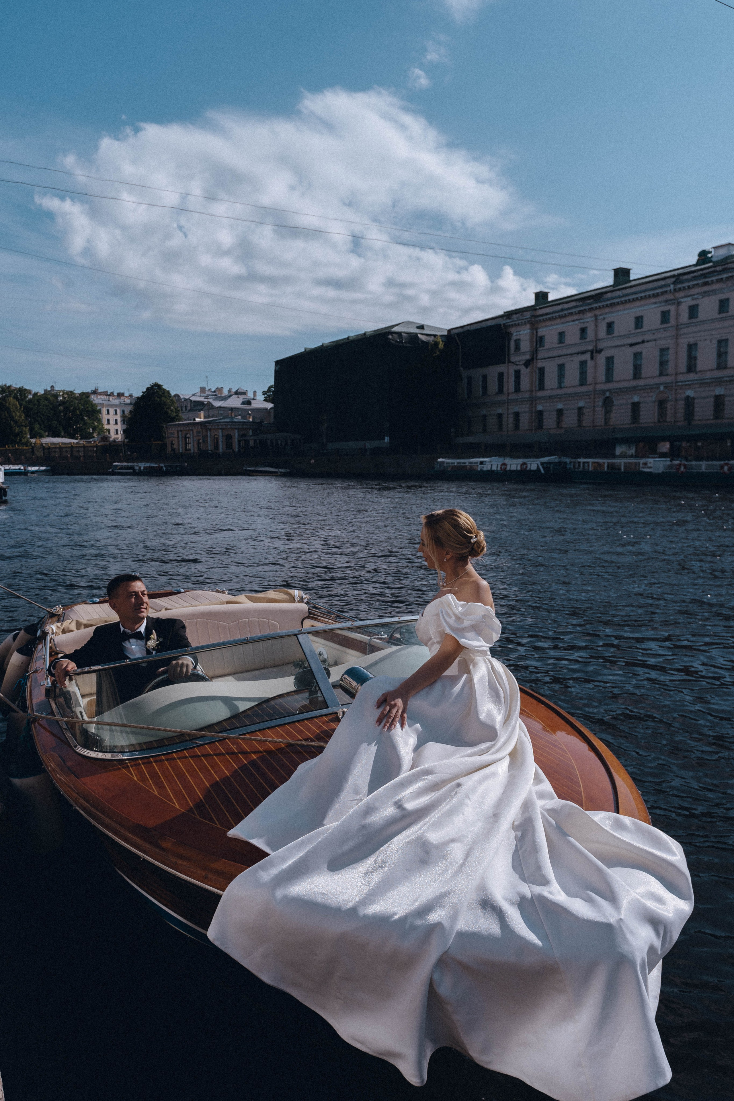 СВАДЕНБНАЯ СЬЕМКА НА КАТЕРЕ ПО КАНАЛАМ САНКТ-ПЕТЕРБУРГА И В АКВАТОРИИ НЕВЫ. Профессиональный фотограф, Санкт-Петербург — Виктория Богомолова