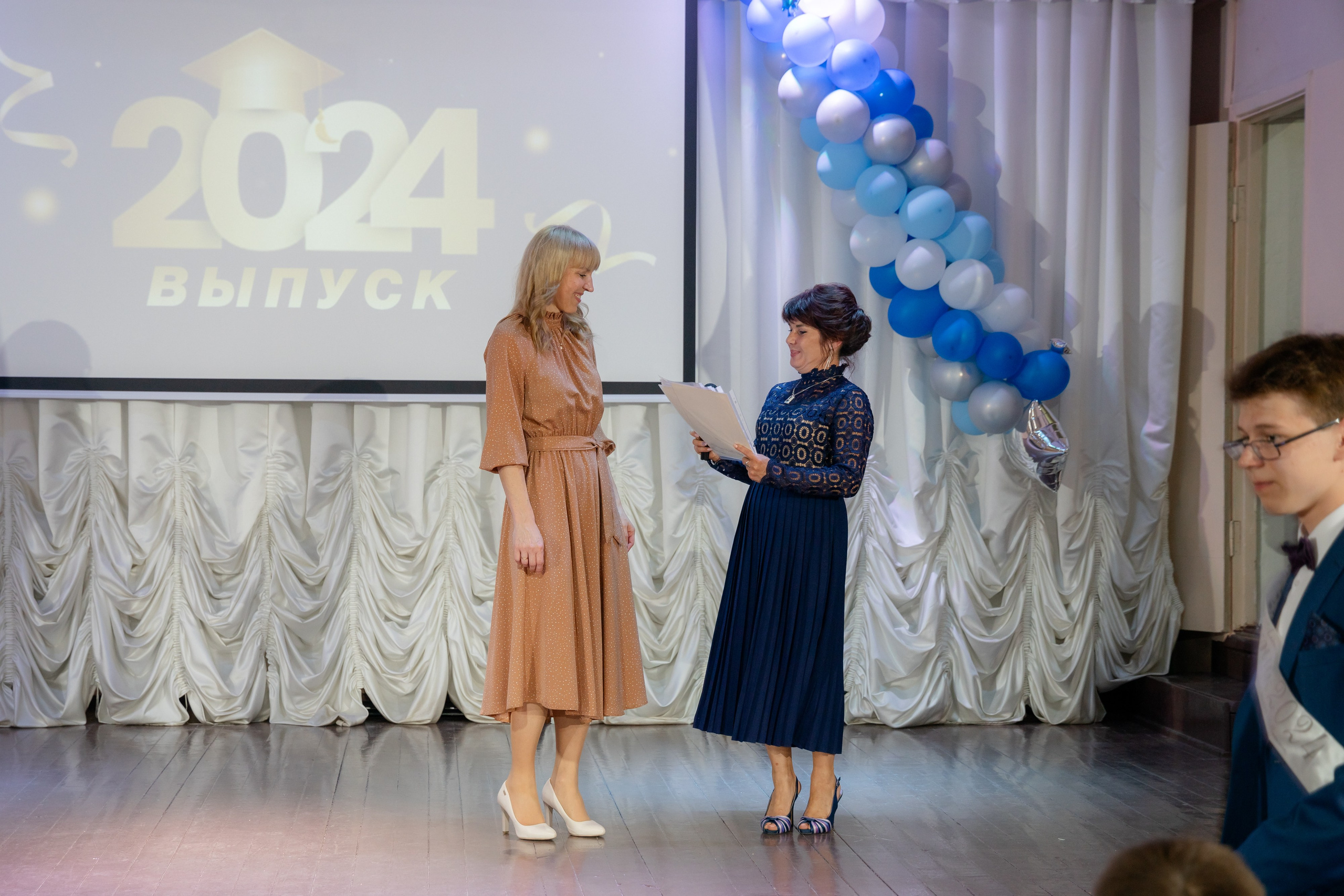 Школьный выпускной 2024 год в Соколе (Минск). Свадебный фотограф в Минске/Беларуси Сергей Спиридонов