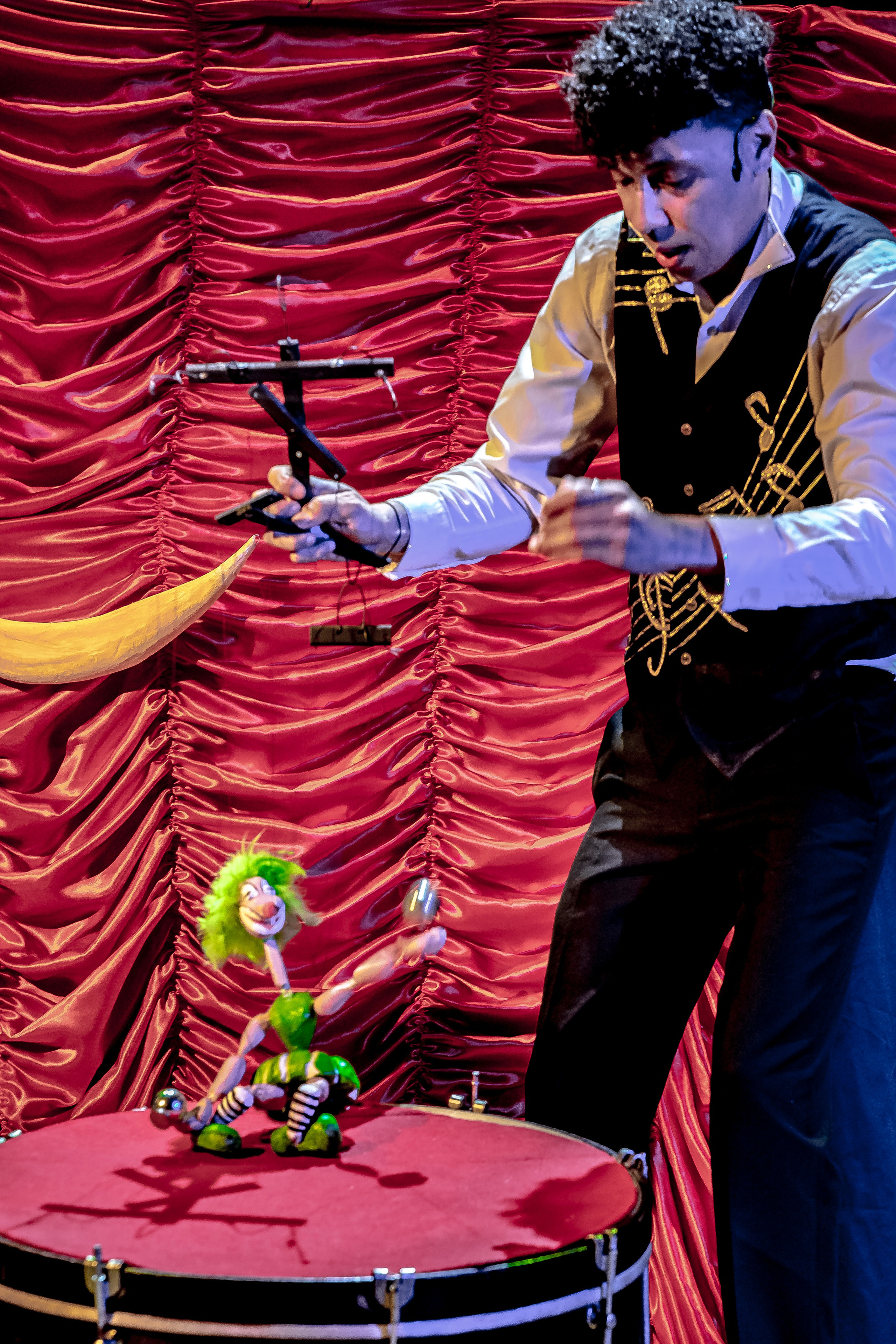 Цирк из Саквояжа спектакль театра САКВОЯЖ. Фотограф в Сочи Юрий Шептаев