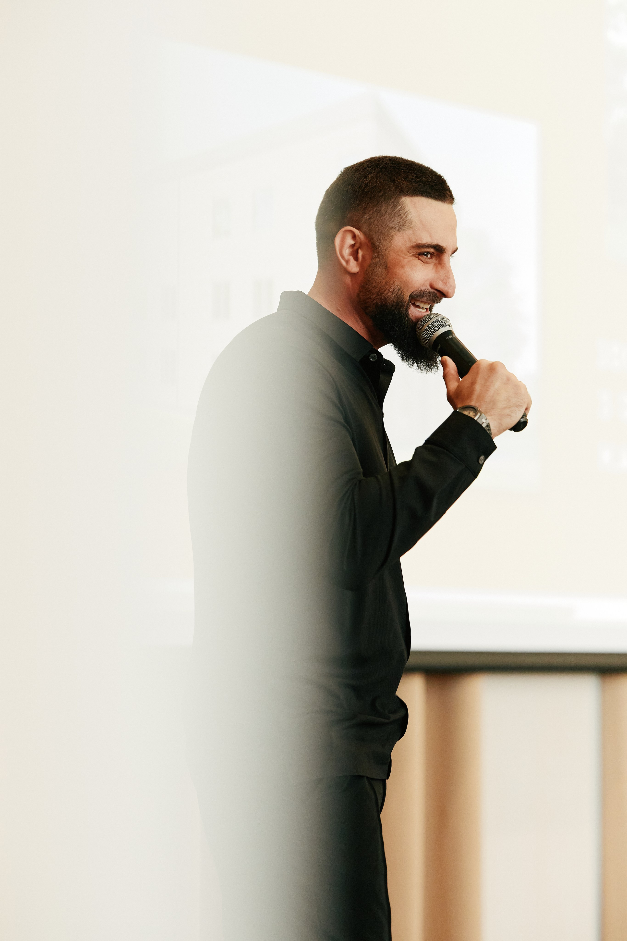 Форум Бизнес-тренды 2025 в Marriott Hotel 28.04. Свадебный репортажный фотограф краснодар максим дремов дрёмов фотосессия студия цена