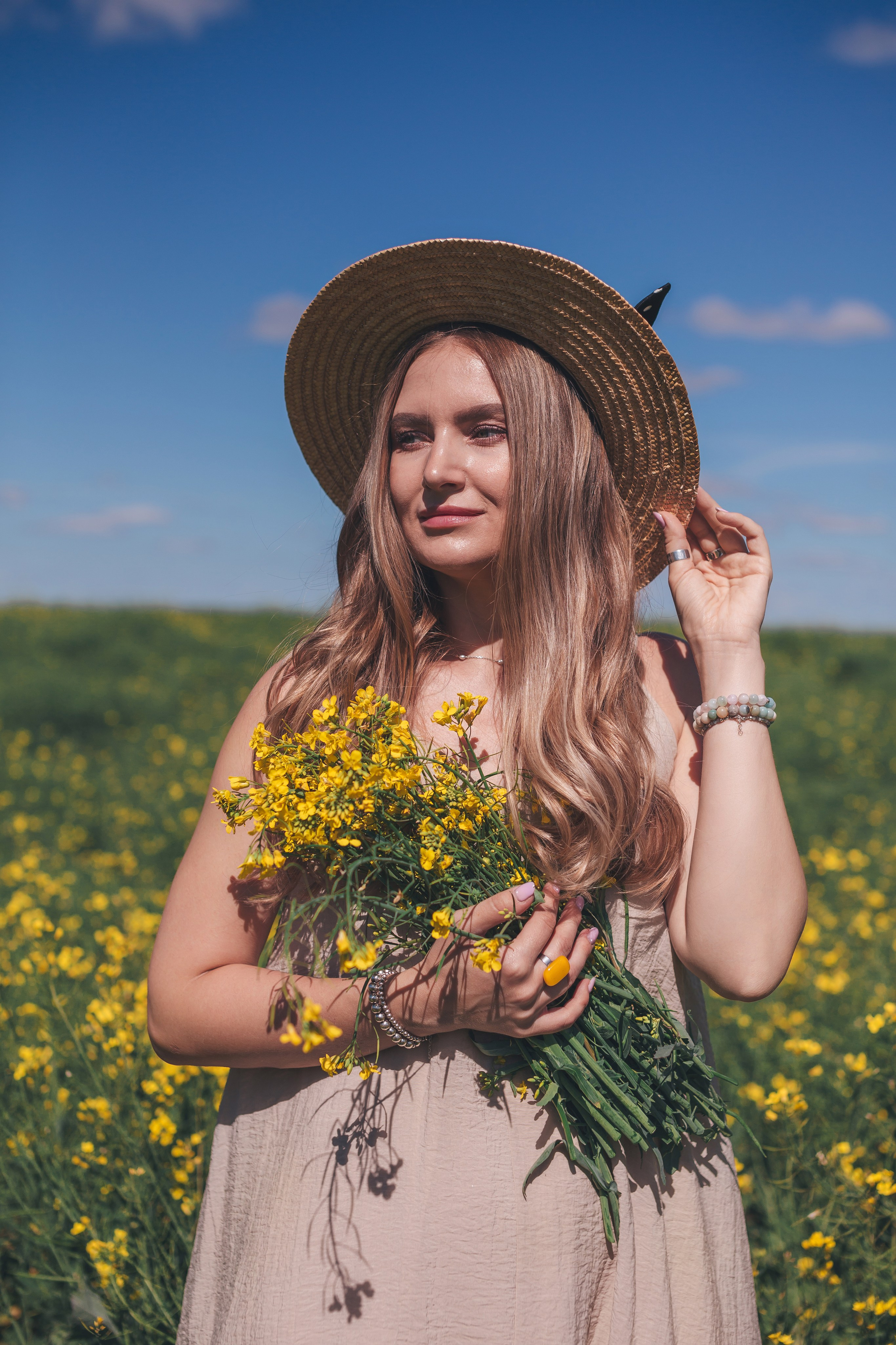 Рапсовое поле. Семейный и художественный фотограф в Тюмени Юлия Логинова