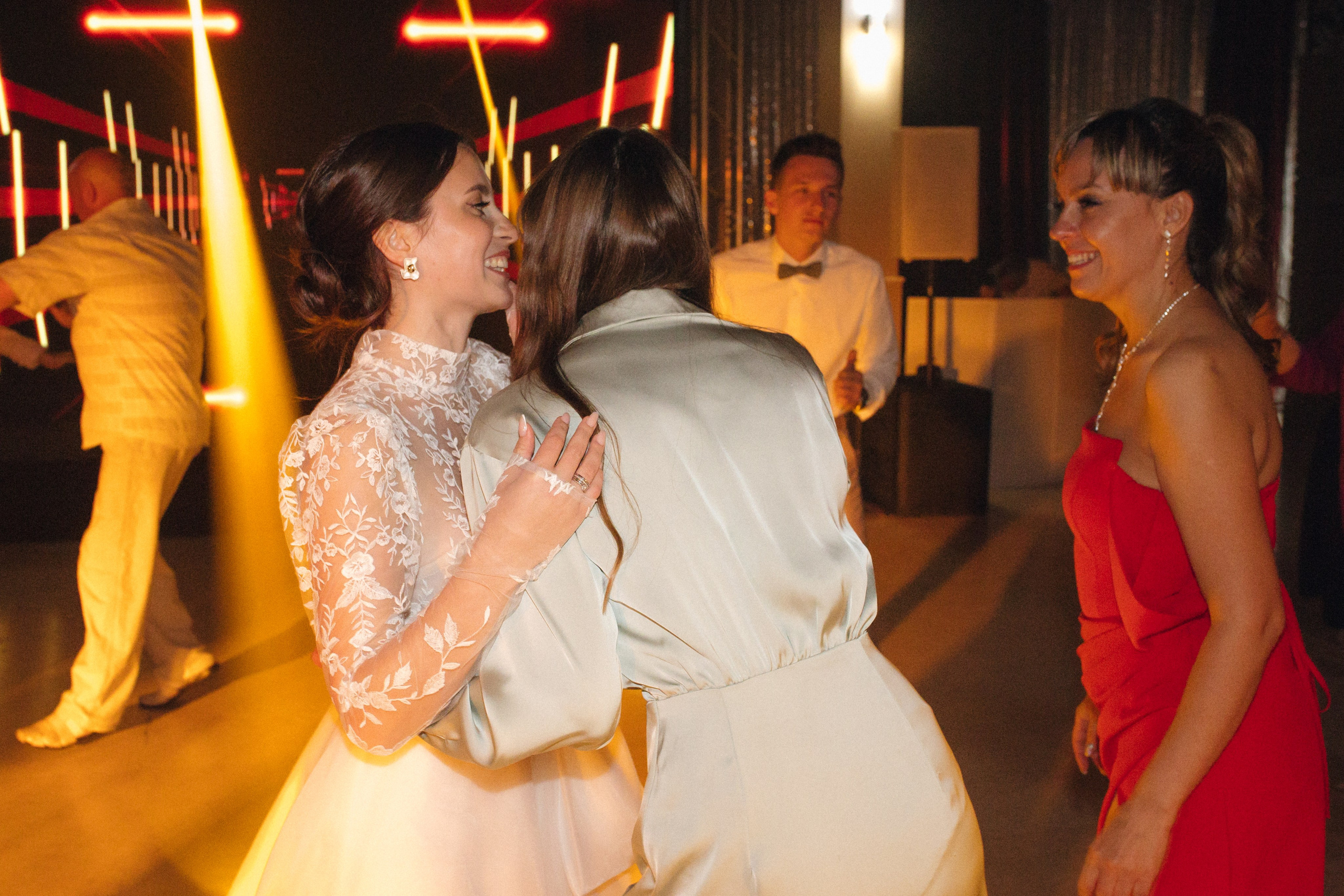 Банкет (Ксения & Никита). Свадебные фотографы в г. Сургут Маркова Наталья и Замахина Елена