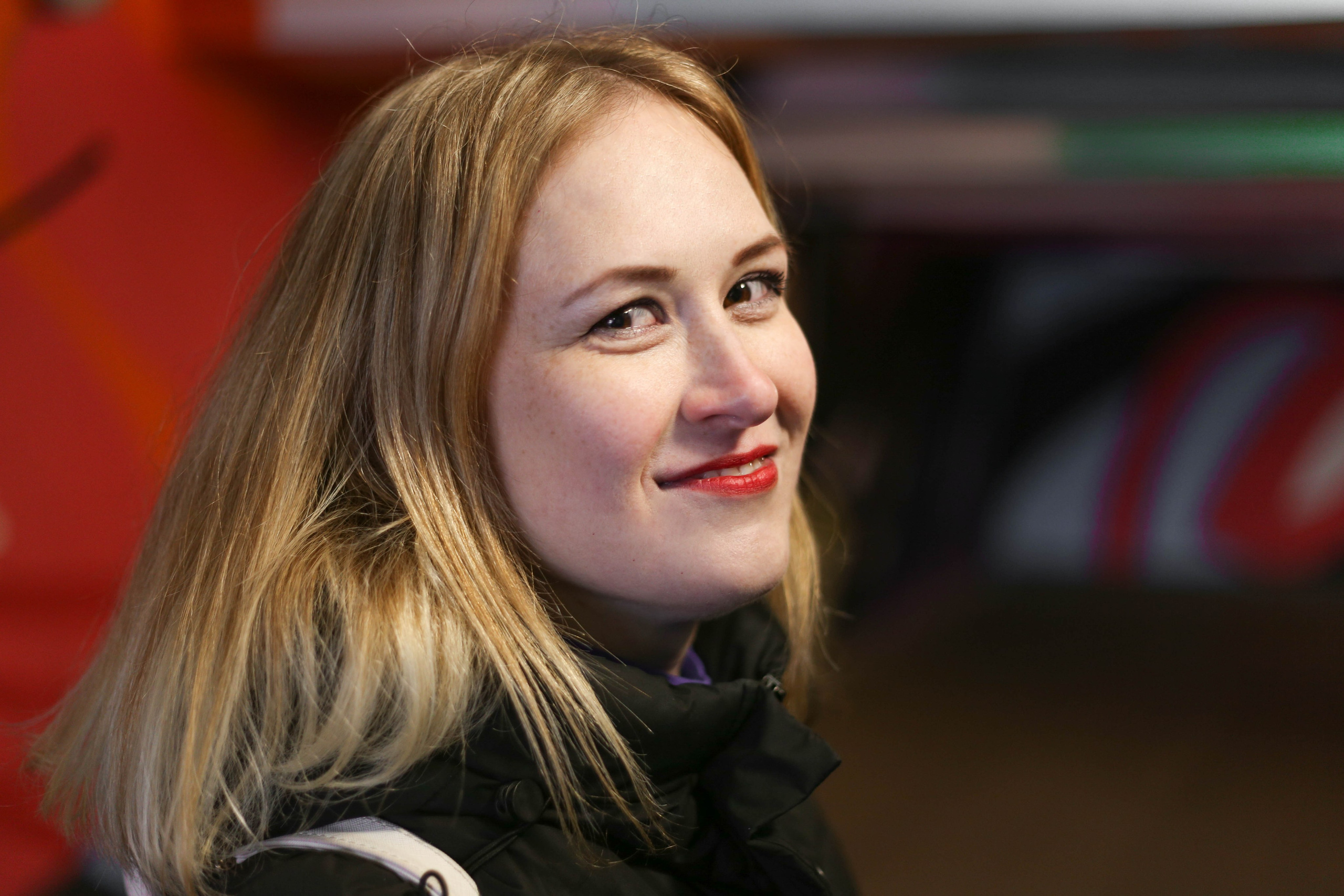 Маша на набережной. Часть 2. Фотограф Пермь. Фотосессия в фотостудии Перми и на свежем воздухе