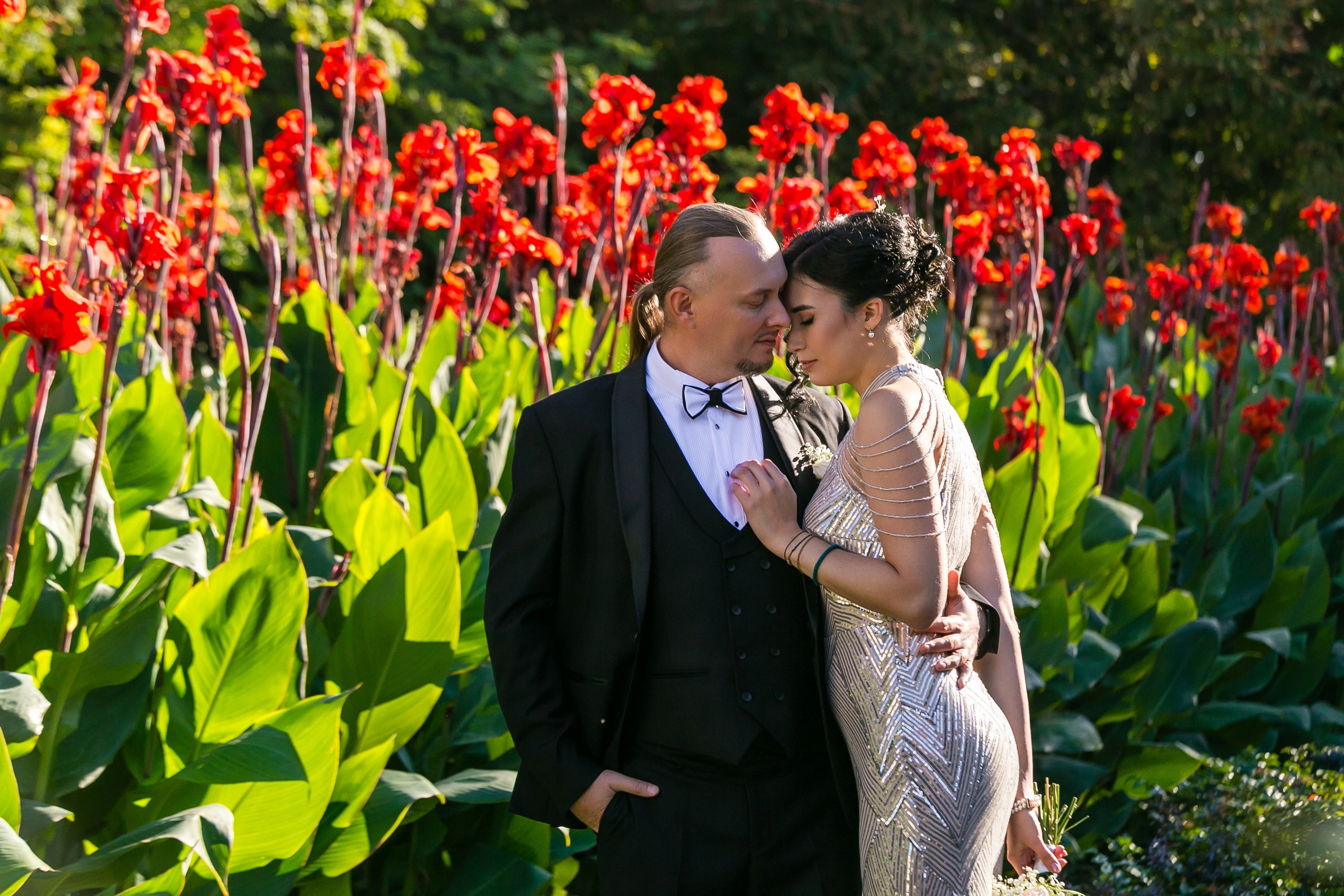 Ксения и Александр: поженились и погуляли в парке санатория Горная поляна. Событийный фотограф Максим Бескоровайновнов