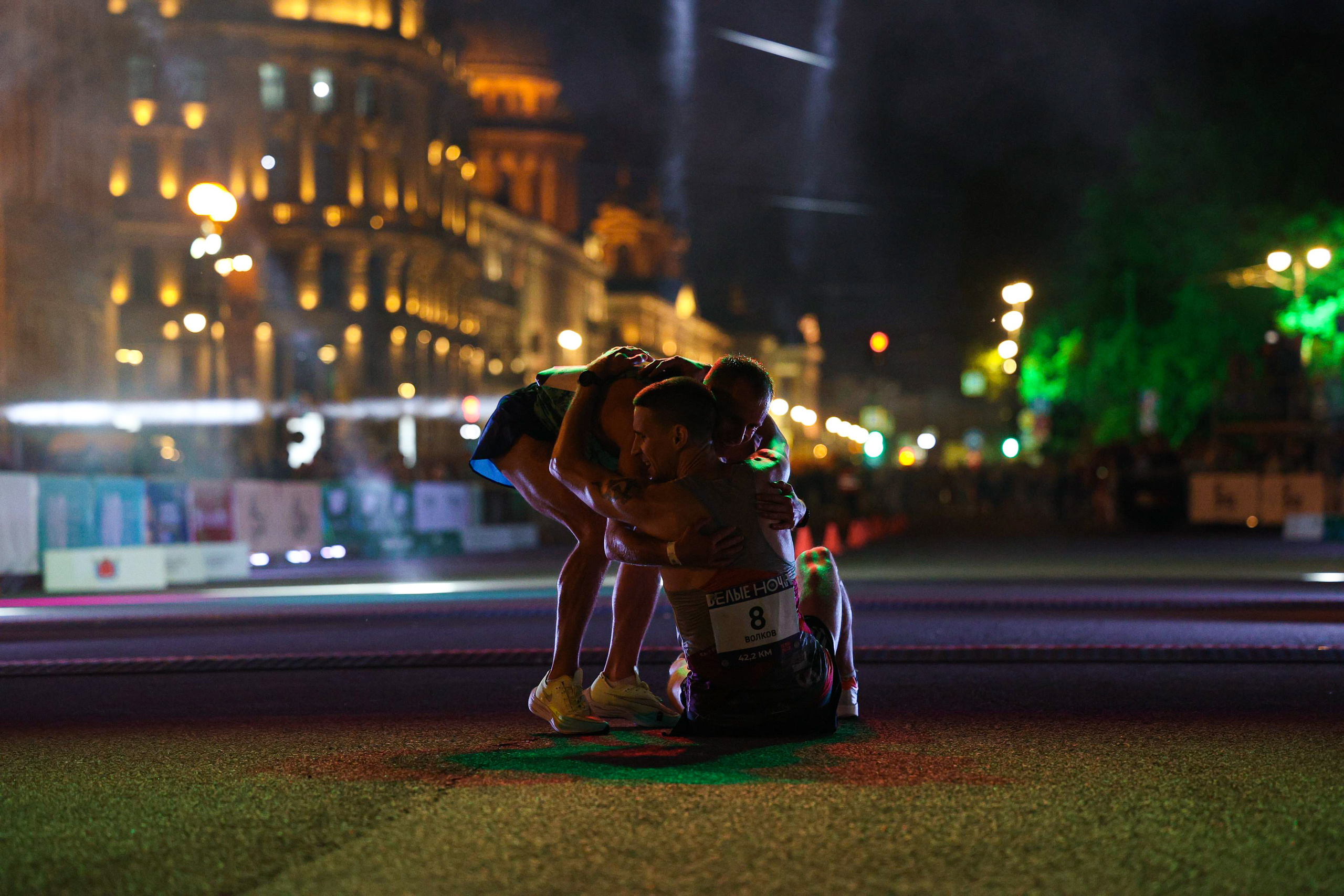 Марафон Белые ночи 2024. Профессиональный спортивный фотограф в Санкт-Петербурге