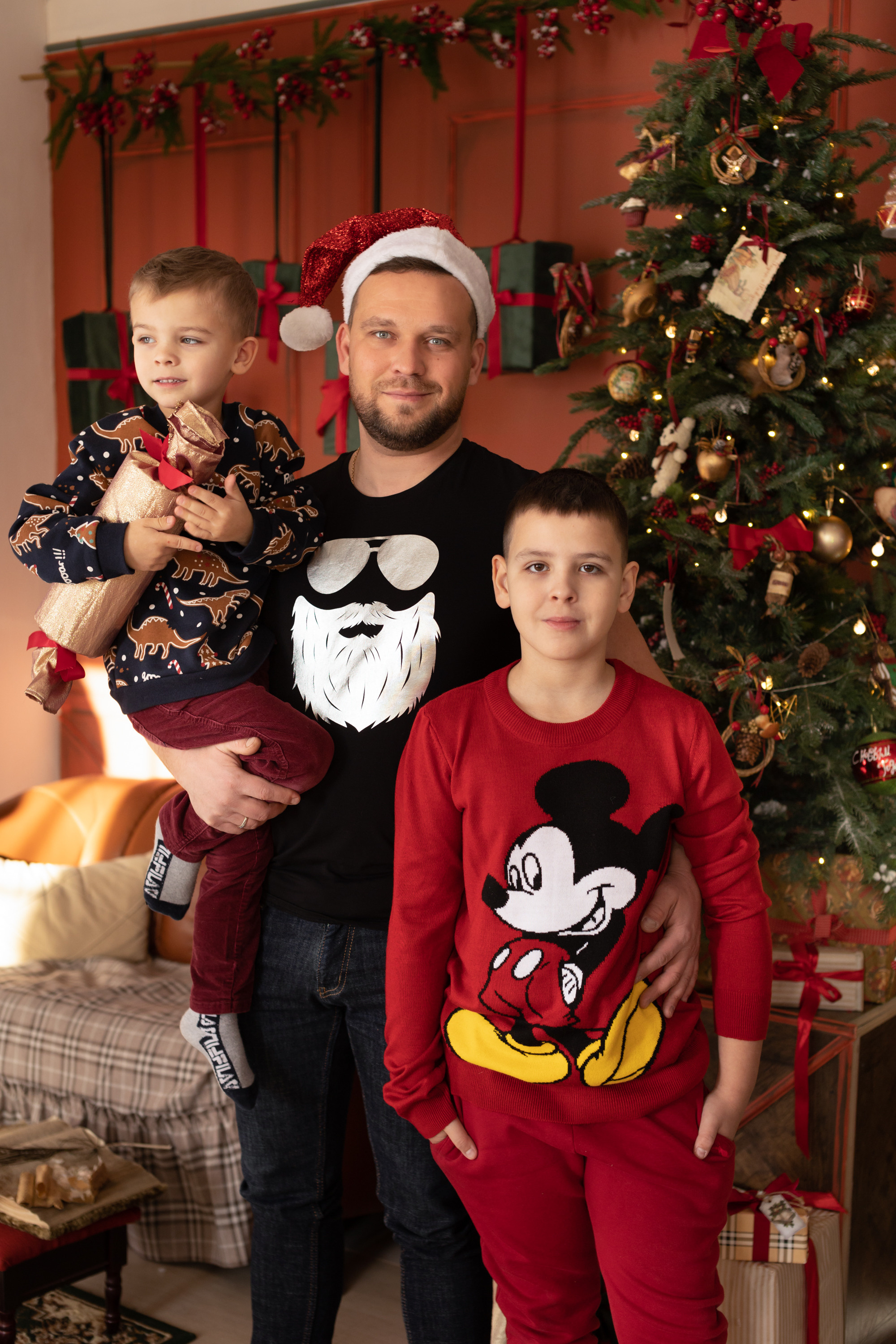 Семейная новогодняя фотосессия. Фотограф в Оренбурге. Профессиональный фотограф