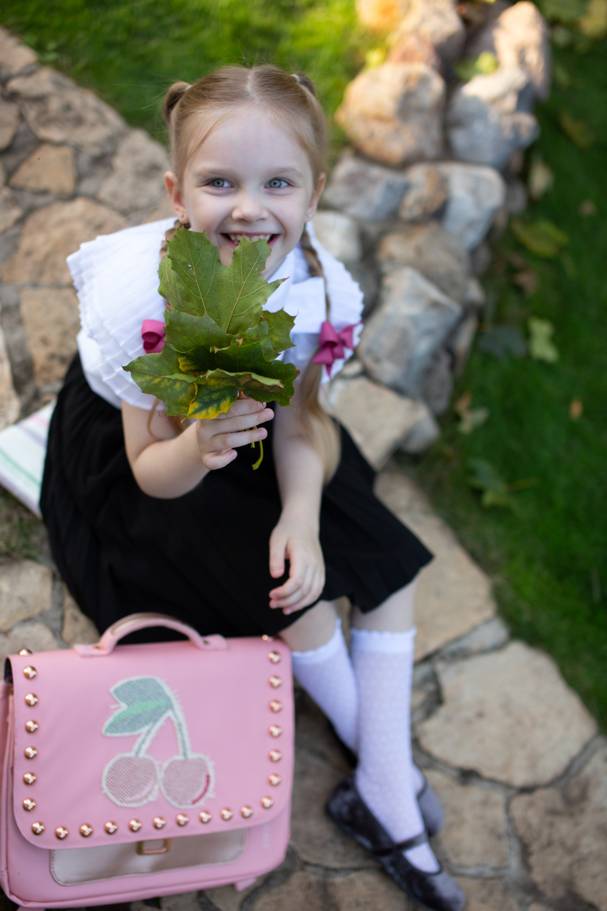Маша идёт в школу. Фотограф в Оренбурге. Профессиональный фотограф