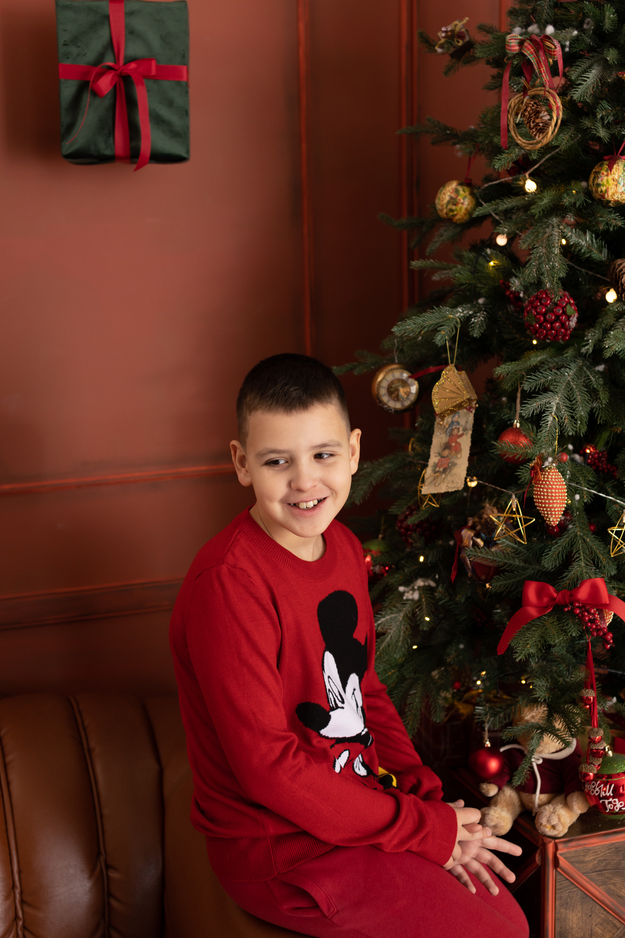 Семейная новогодняя фотосессия. Фотограф в Оренбурге. Профессиональный фотограф