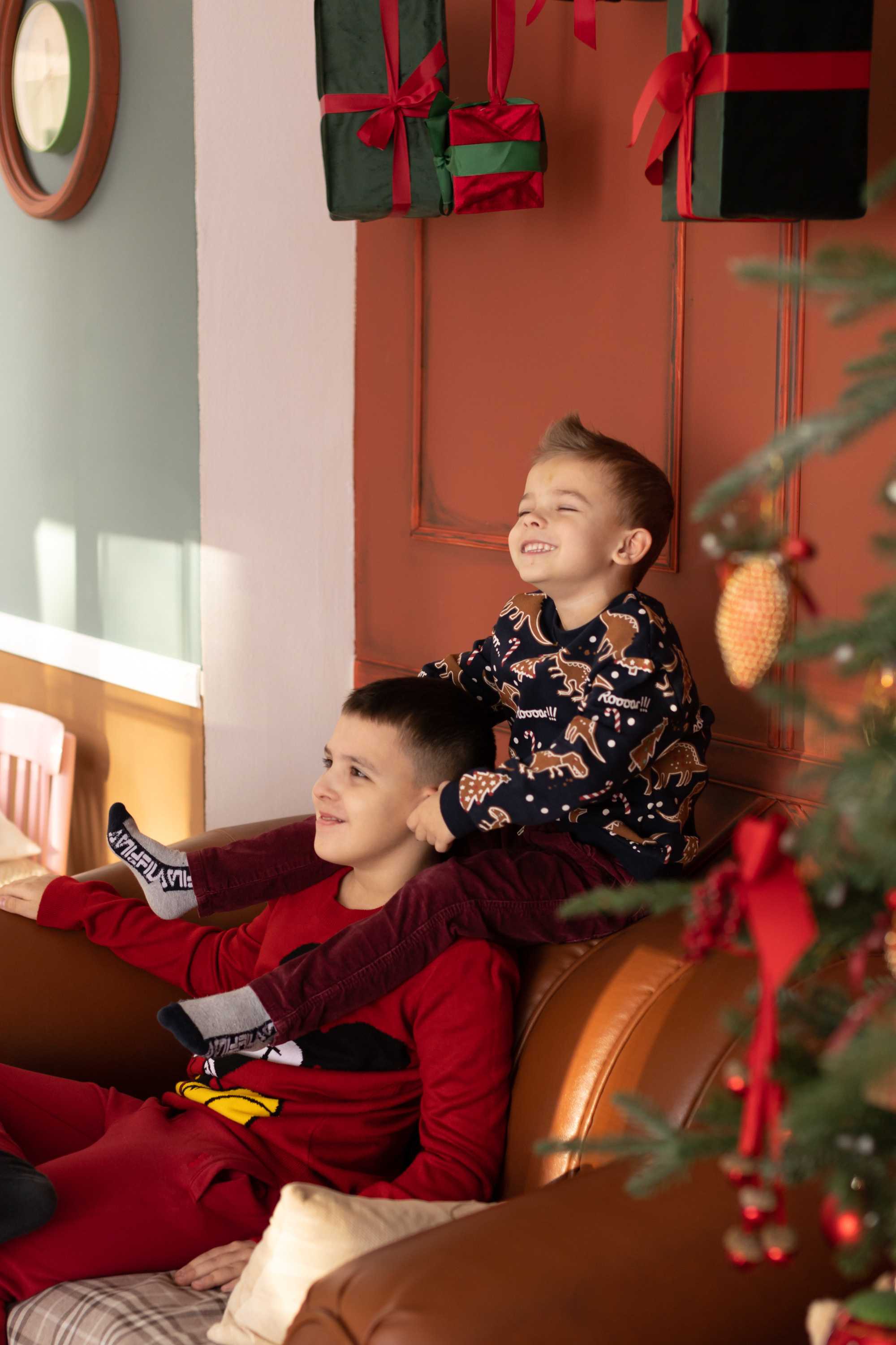 Семейная новогодняя фотосессия. Фотограф в Оренбурге. Профессиональный фотограф
