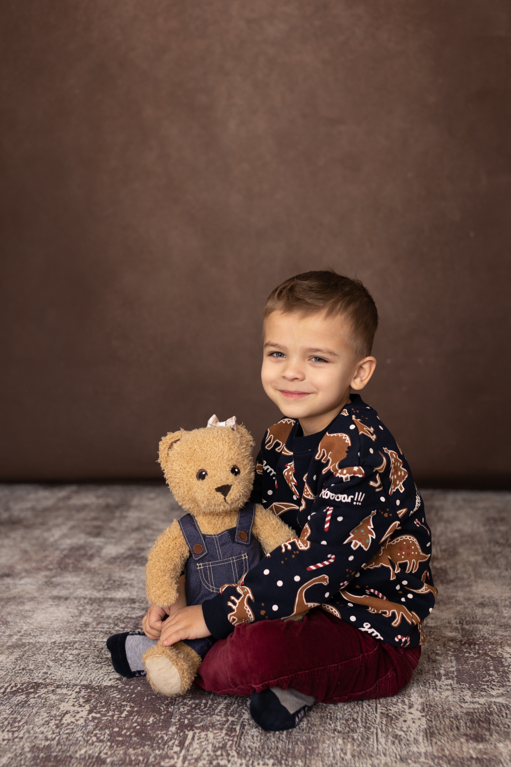 Семейная новогодняя фотосессия. Фотограф в Оренбурге. Профессиональный фотограф