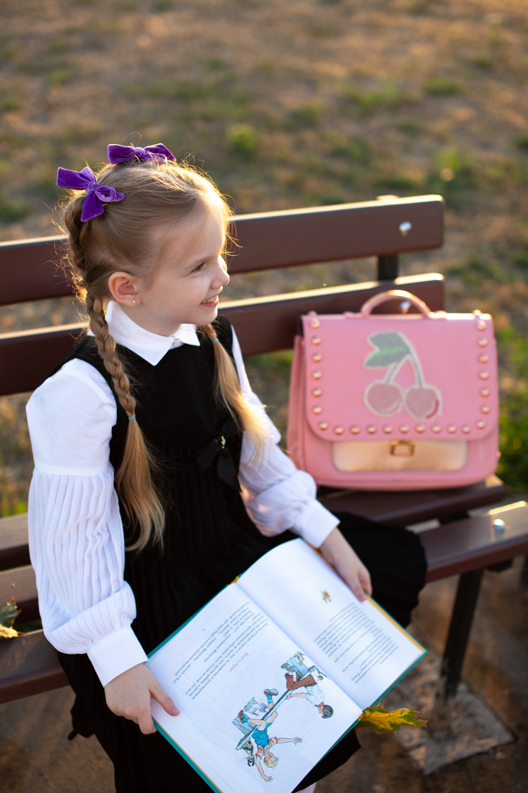 Маша идёт в школу. Фотограф в Оренбурге. Профессиональный фотограф