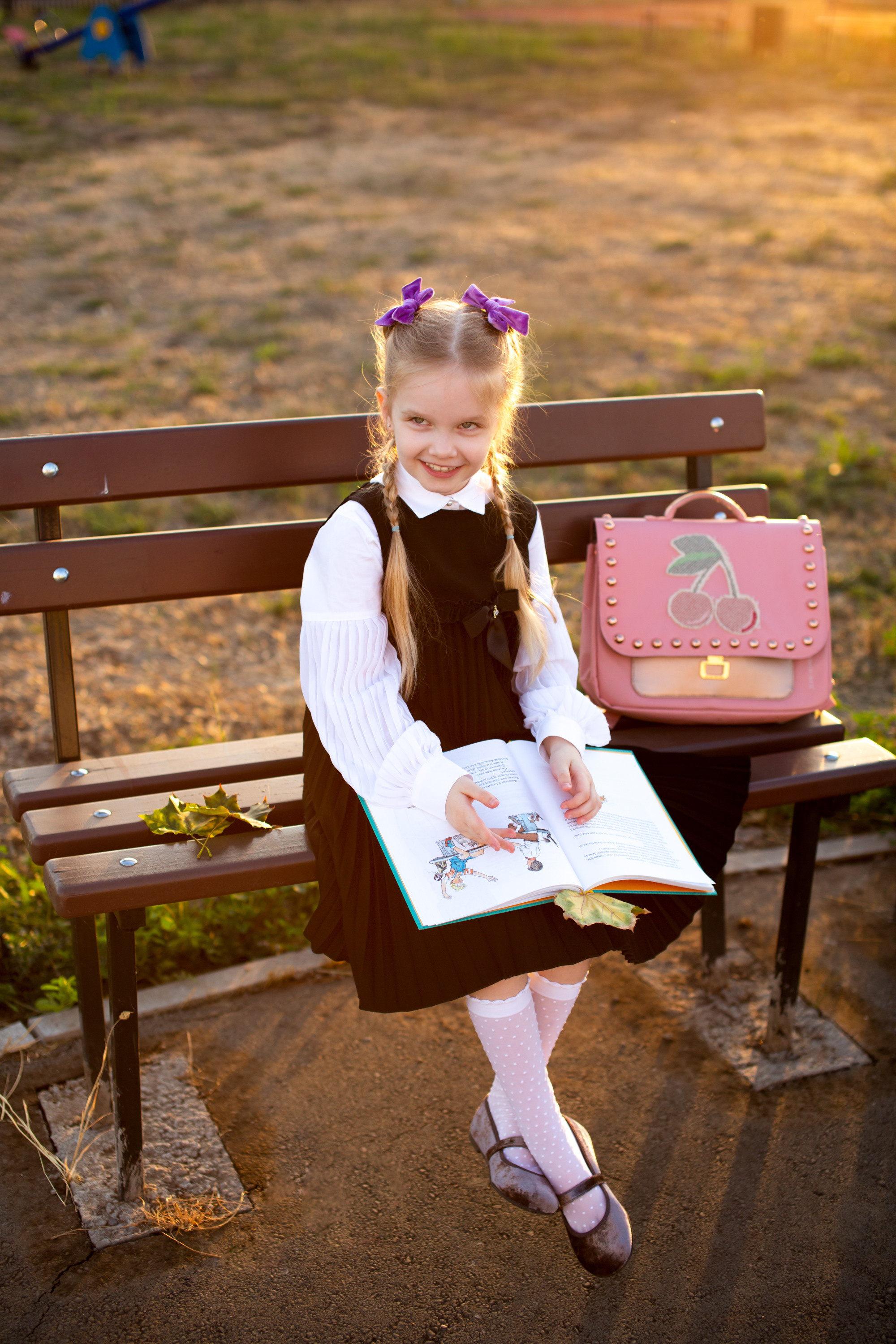 Маша идёт в школу. Фотограф в Оренбурге. Профессиональный фотограф