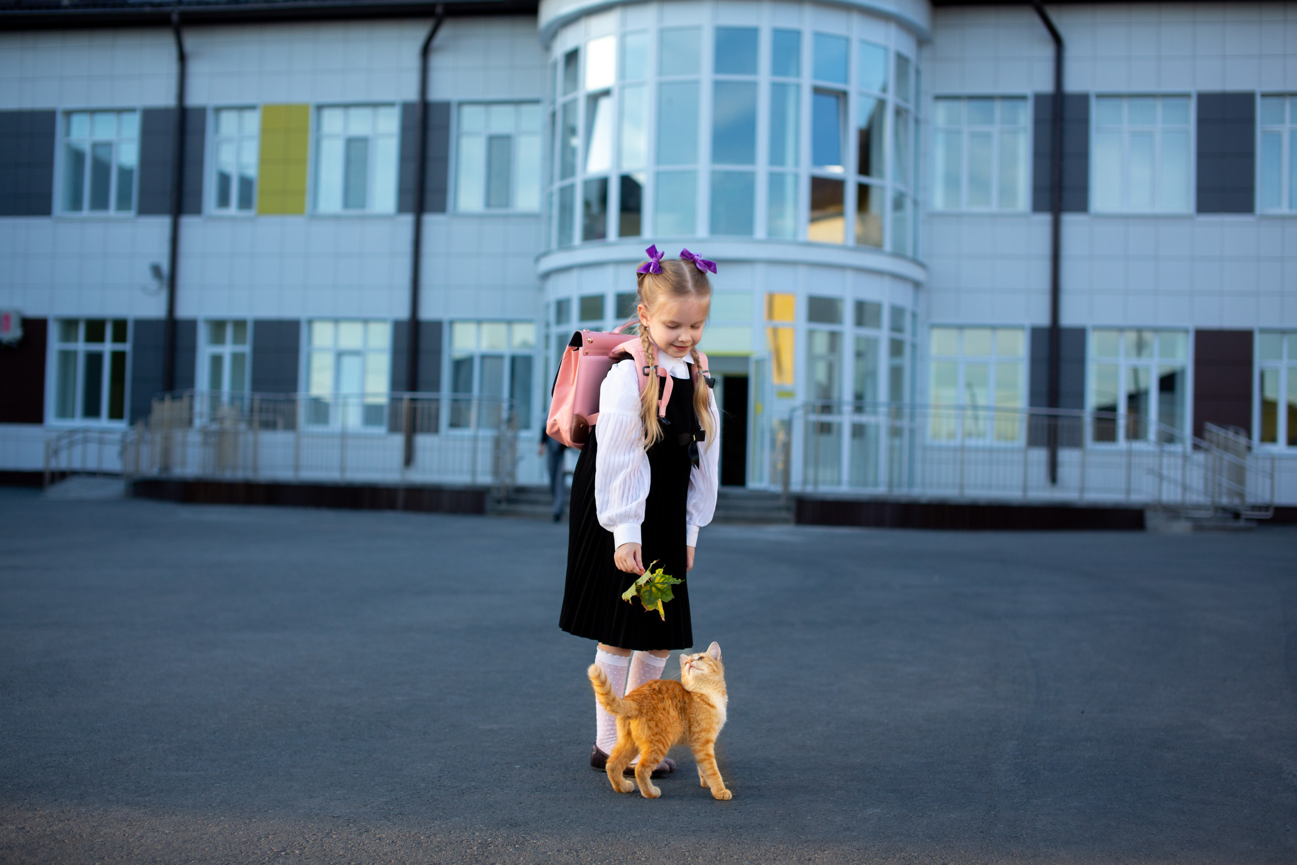 Маша идёт в школу. Фотограф в Оренбурге. Профессиональный фотограф