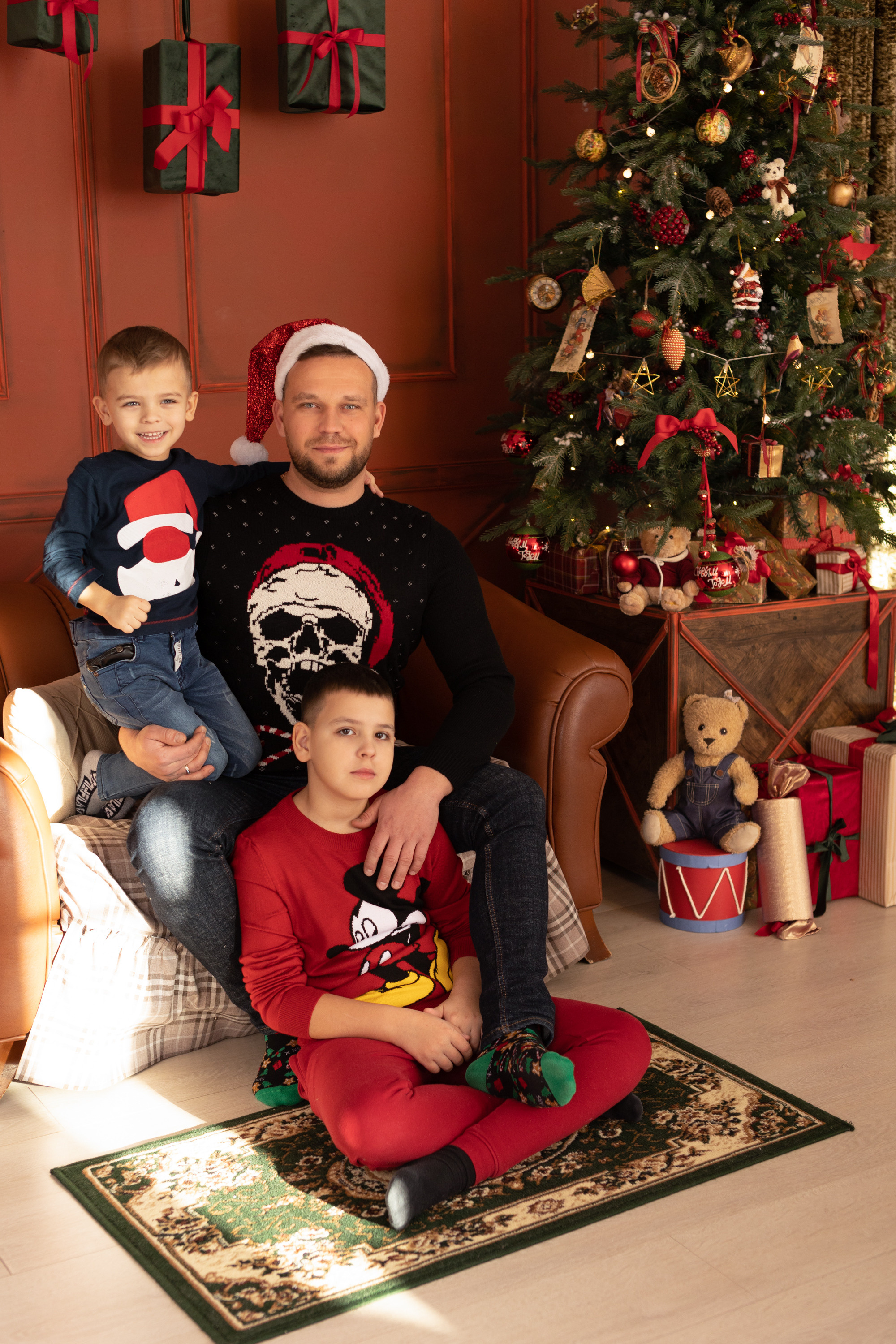 Семейная новогодняя фотосессия. Фотограф в Оренбурге. Профессиональный фотограф