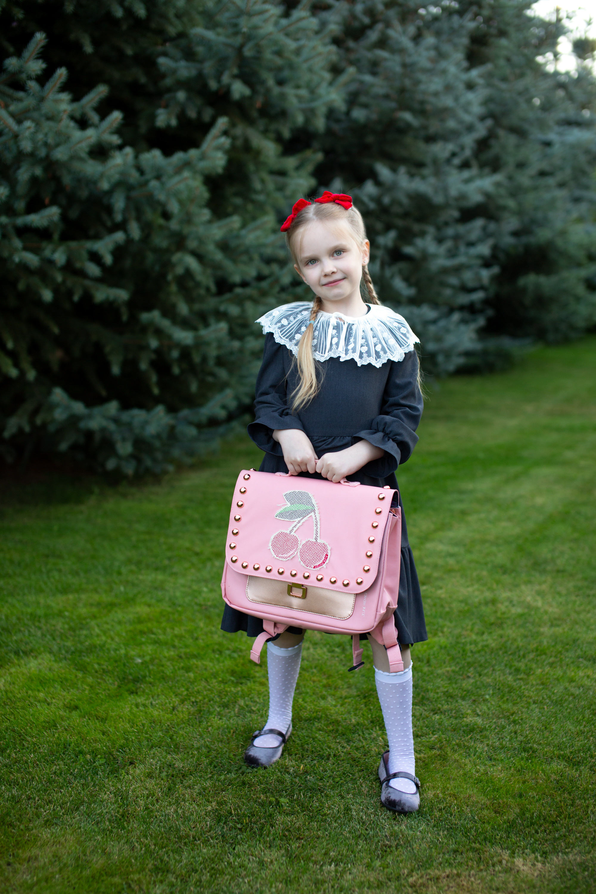 Маша идёт в школу. Фотограф в Оренбурге. Профессиональный фотограф