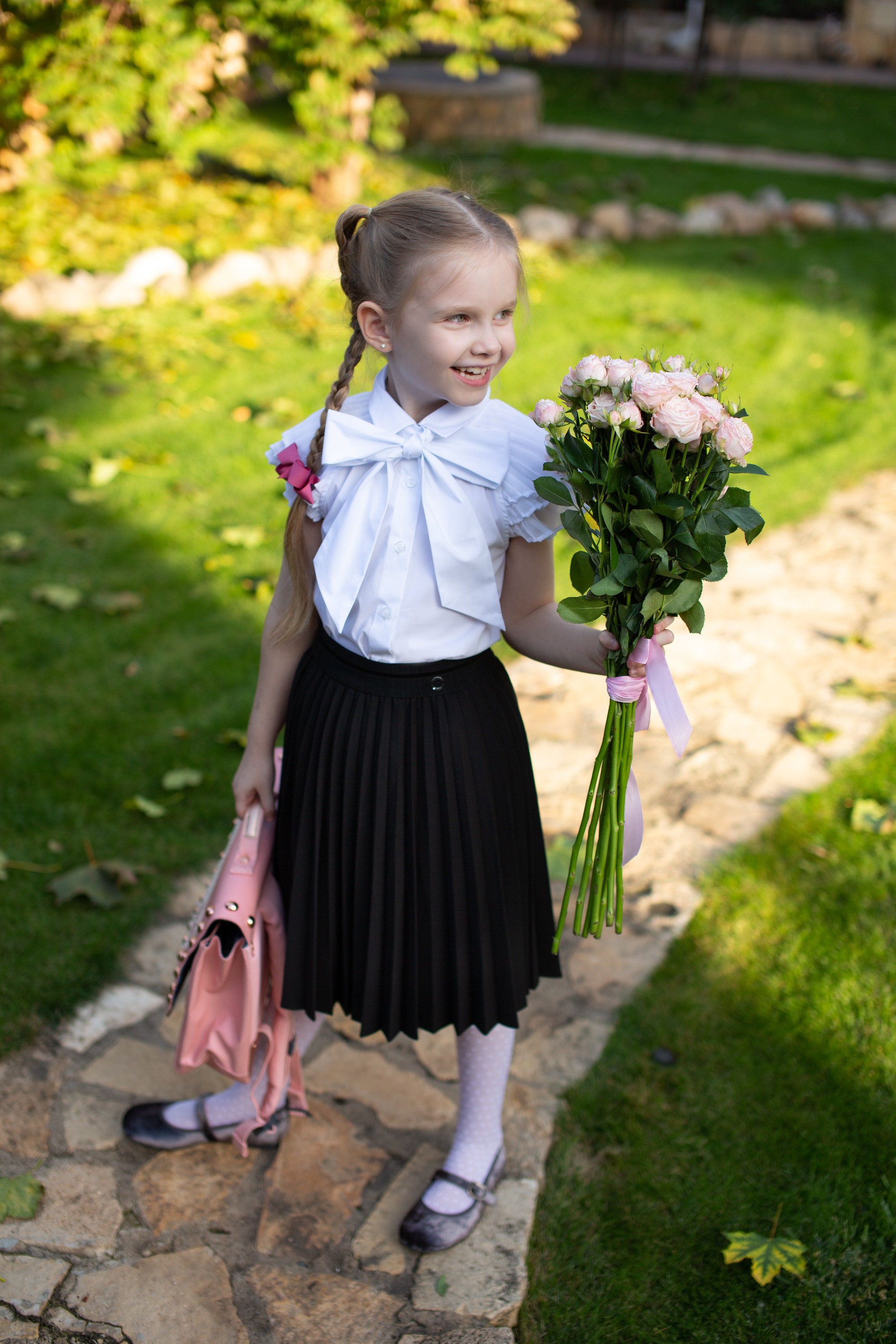 Маша идёт в школу. Фотограф в Оренбурге. Профессиональный фотограф