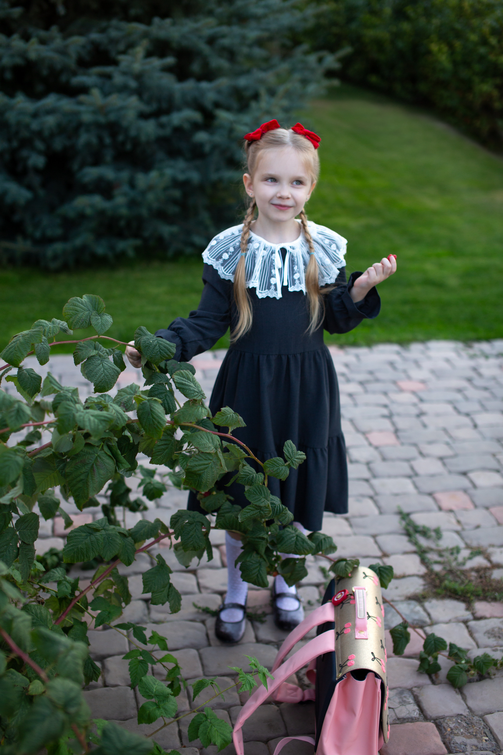 Маша идёт в школу. Фотограф в Оренбурге. Профессиональный фотограф