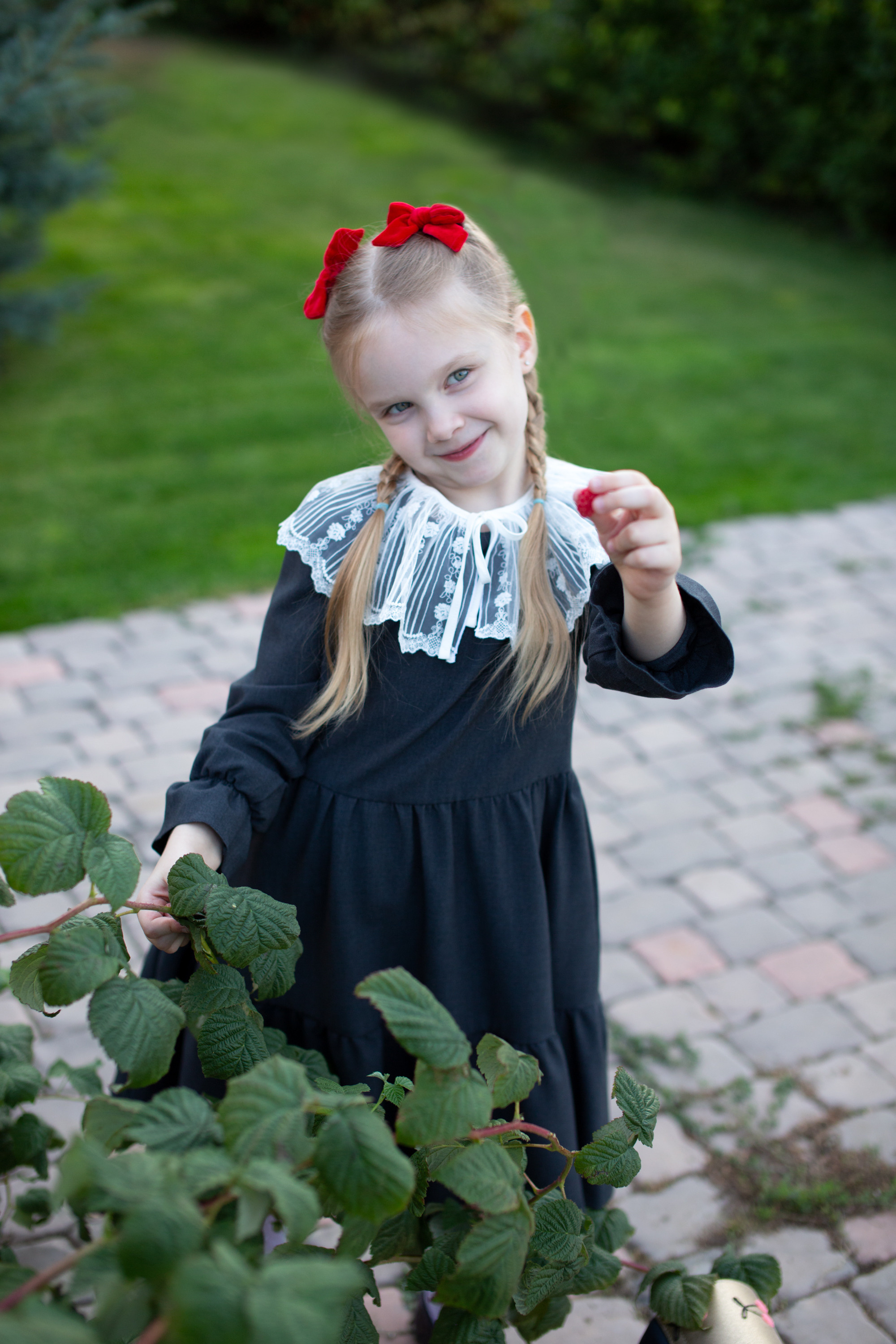 Маша идёт в школу. Фотограф в Оренбурге. Профессиональный фотограф