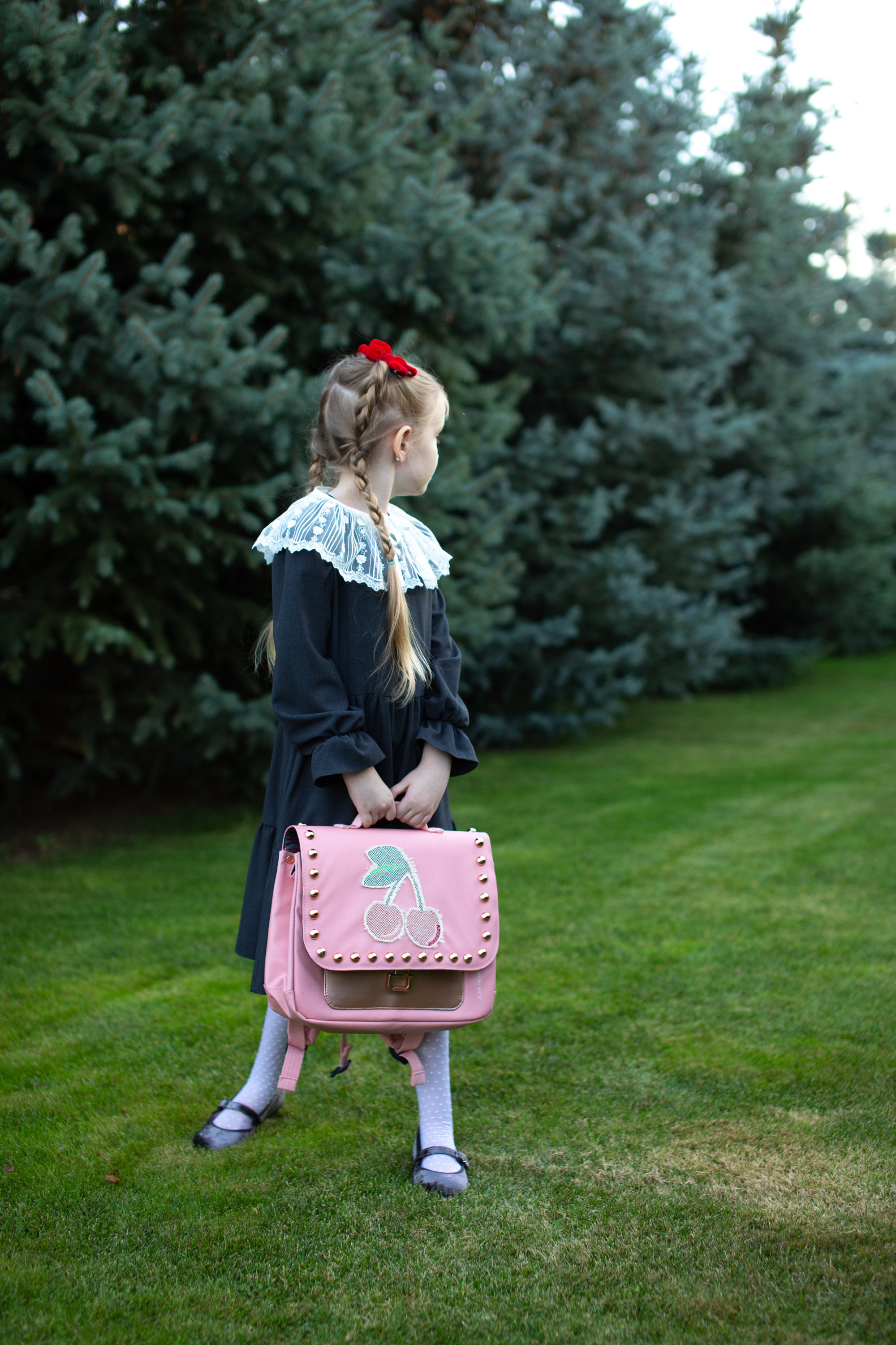 Маша идёт в школу. Фотограф в Оренбурге. Профессиональный фотограф