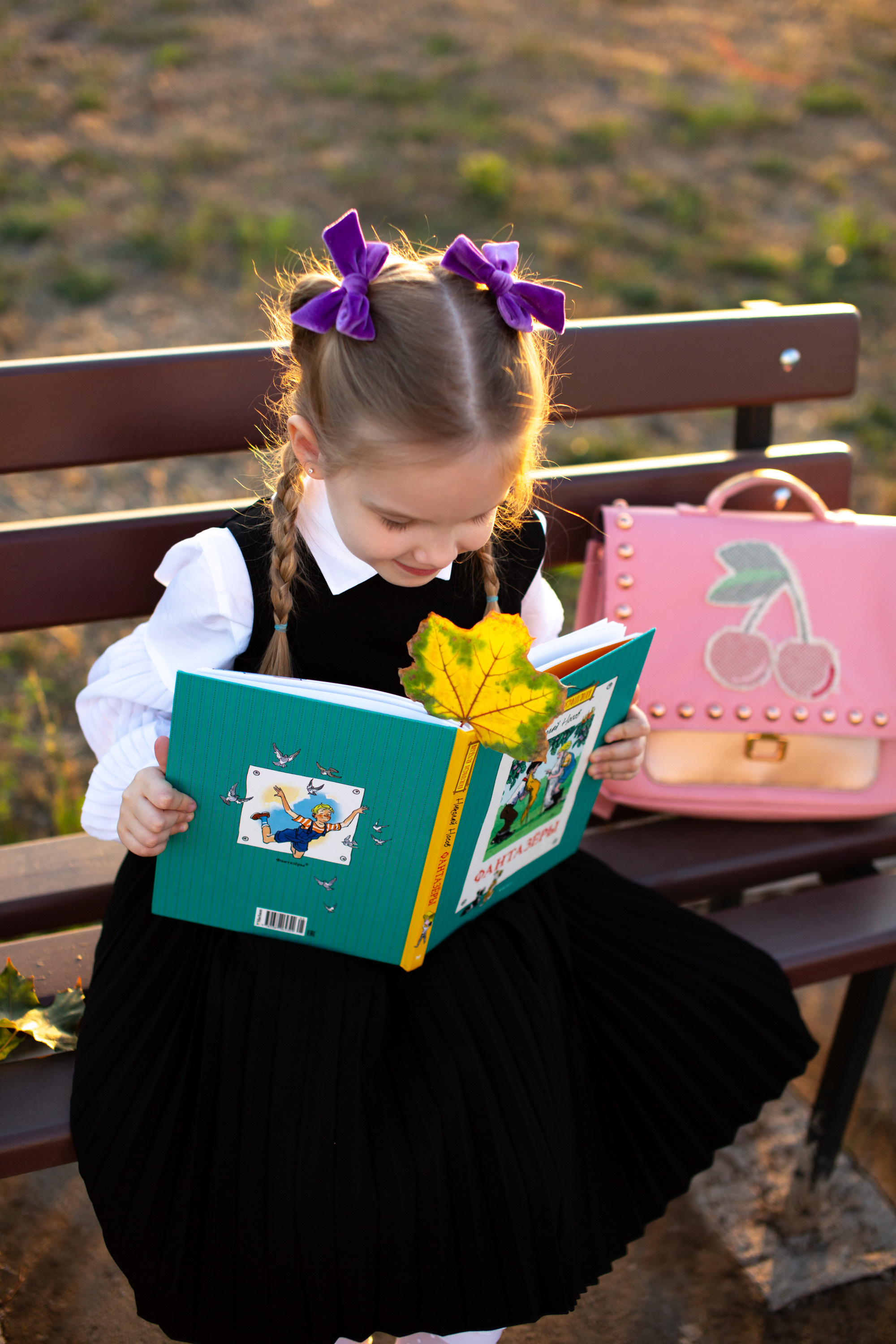 Маша идёт в школу. Фотограф в Оренбурге. Профессиональный фотограф
