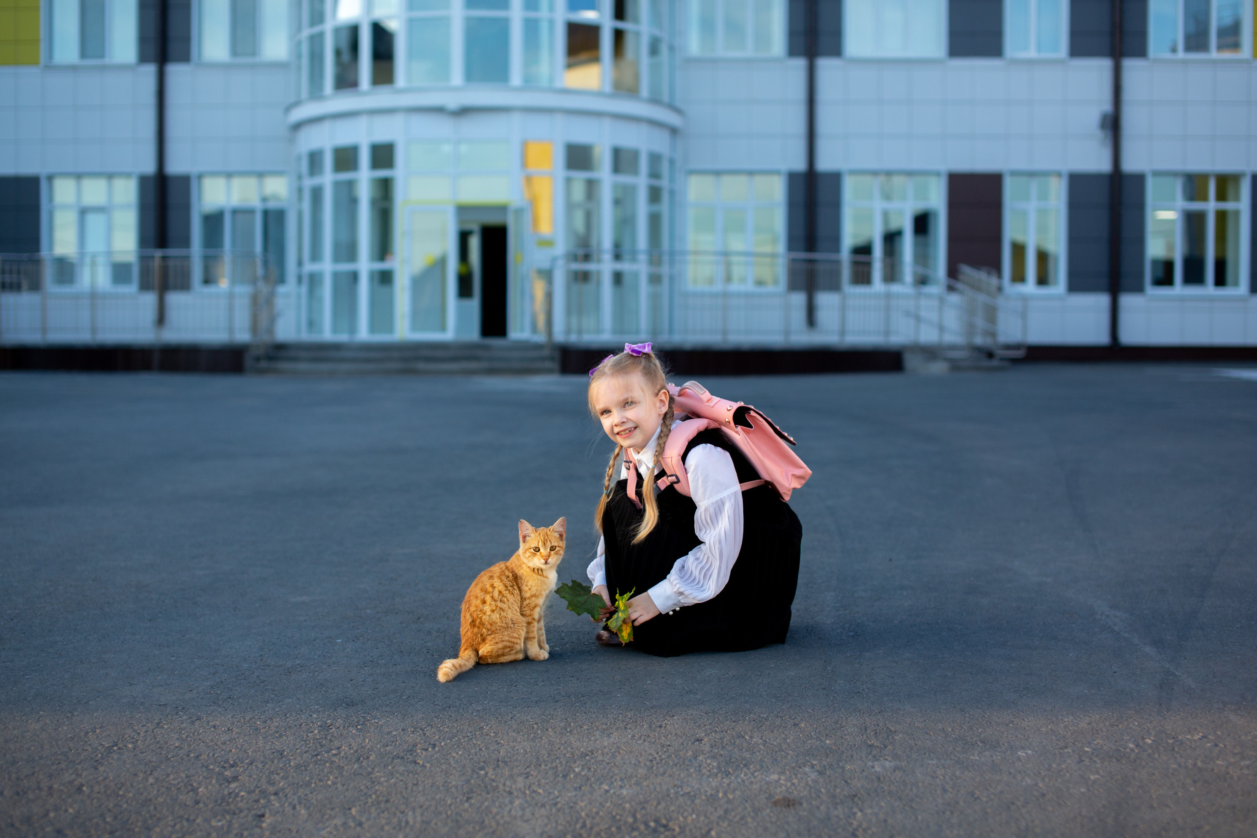 Маша идёт в школу. Фотограф в Оренбурге. Профессиональный фотограф